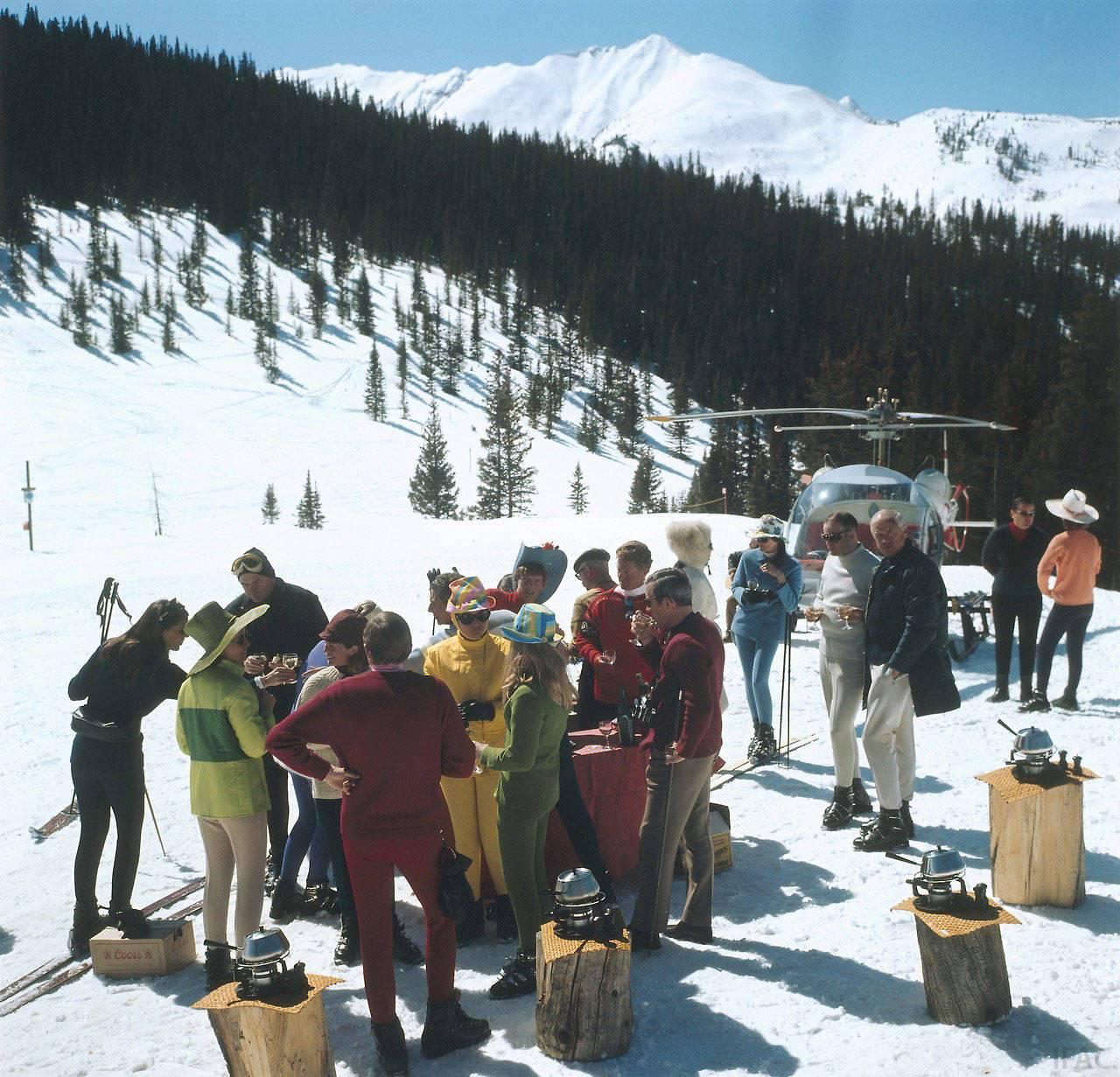 Landscape Photograph Slim Aarons - Picnic Snowmass (édition de la succession d'Aarons)