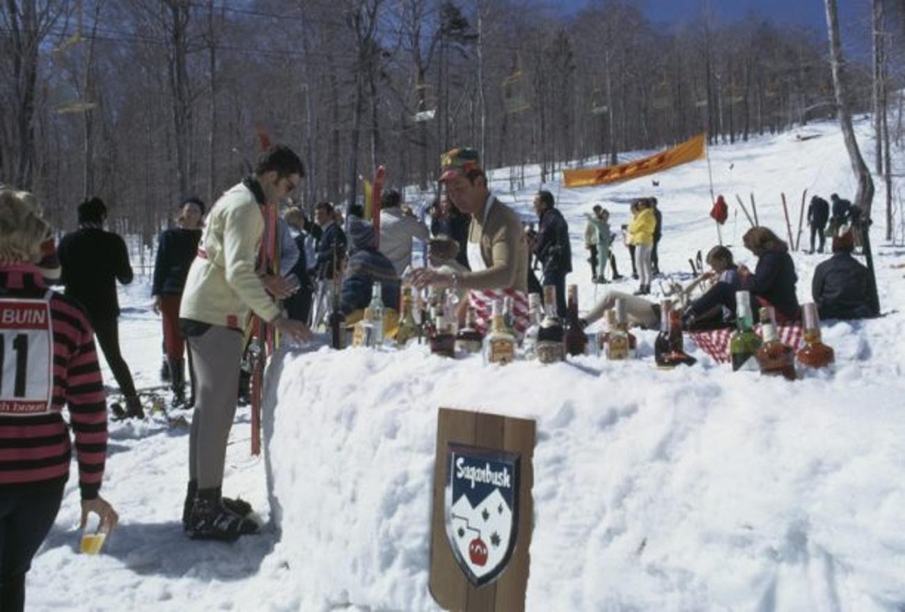 Sugarbush Skiing 
1969
by Slim Aarons

Slim Aarons Limited Estate Edition

An outdoor bar at Sugarbush, a mountain resort in Vermont, March 1969

unframed
c type print
printed 2023
16×20 inches - paper size


Limited to 150 prints only – regardless