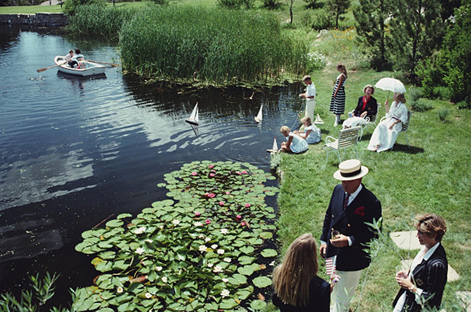 Landscape Photograph di Slim Aarons - Picnic d'estate - Fotografia digitale in edizione limitata con timbro della proprietà C.C.