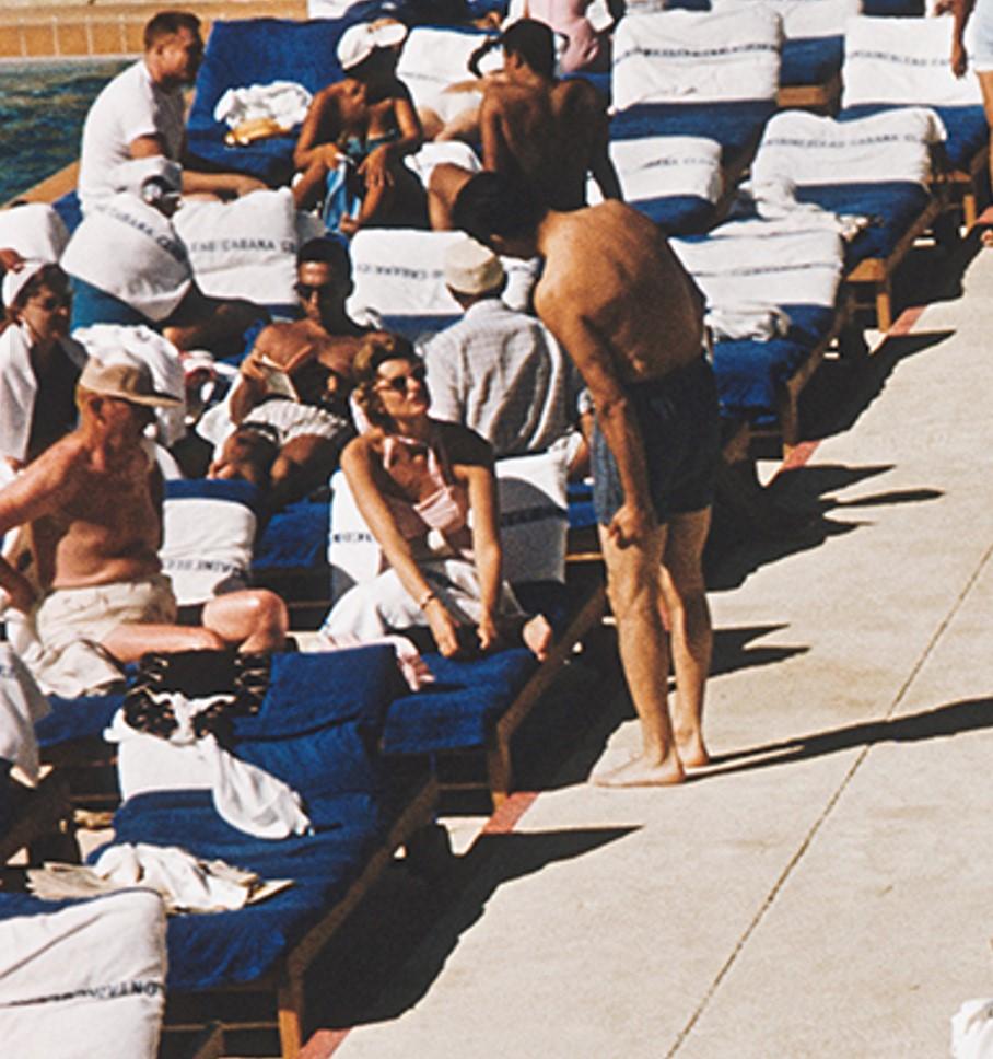 Sunbathers in Miami, 1955, édition limitée, estampillée numérique de type C - Gris Color Photograph par Slim Aarons