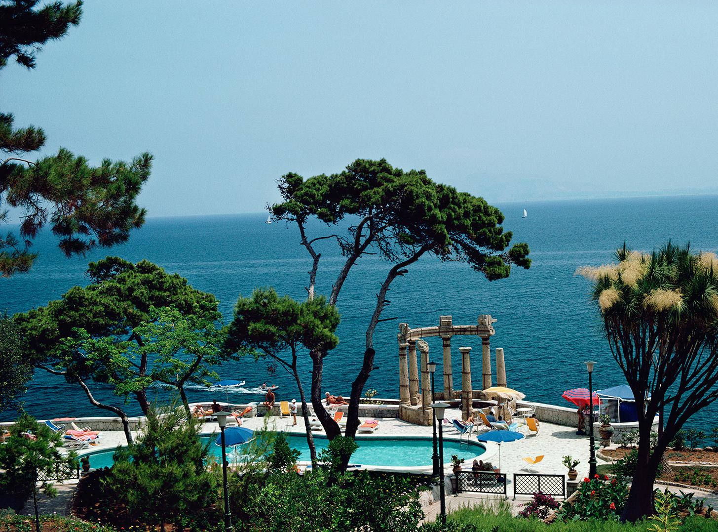 Slim Aarons - Palermo Pool, Estate Edition For Sale at 1stDibs