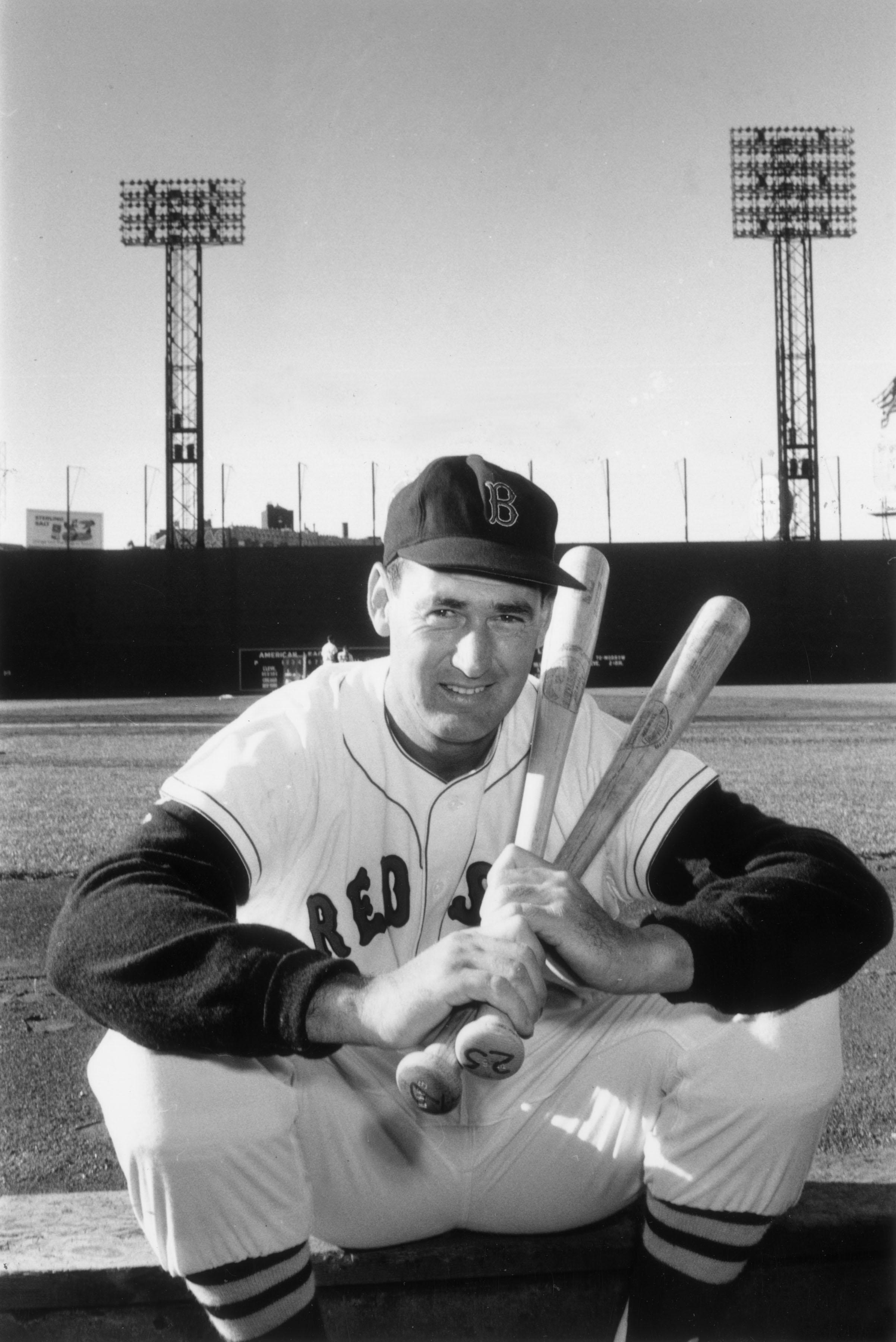Slim Aarons Black and White Photograph – Ted Williams ( linker Felder für Boston Red Sox), Fenway Park, Boston