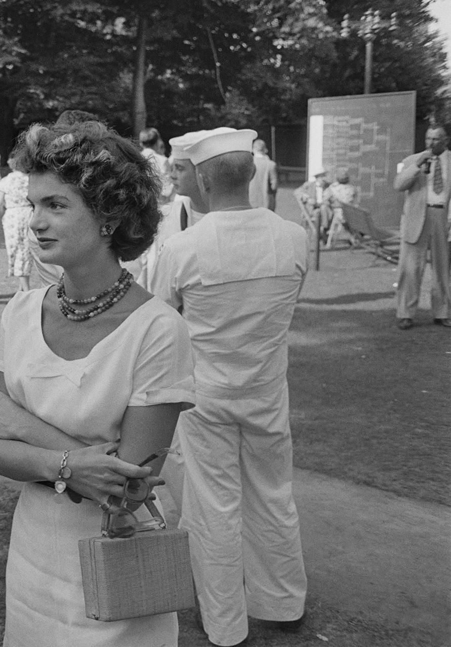 Tennis Gäste später Jackie Kennedy Slim Aarons Limitierte Nachlassausgabe im Angebot 3