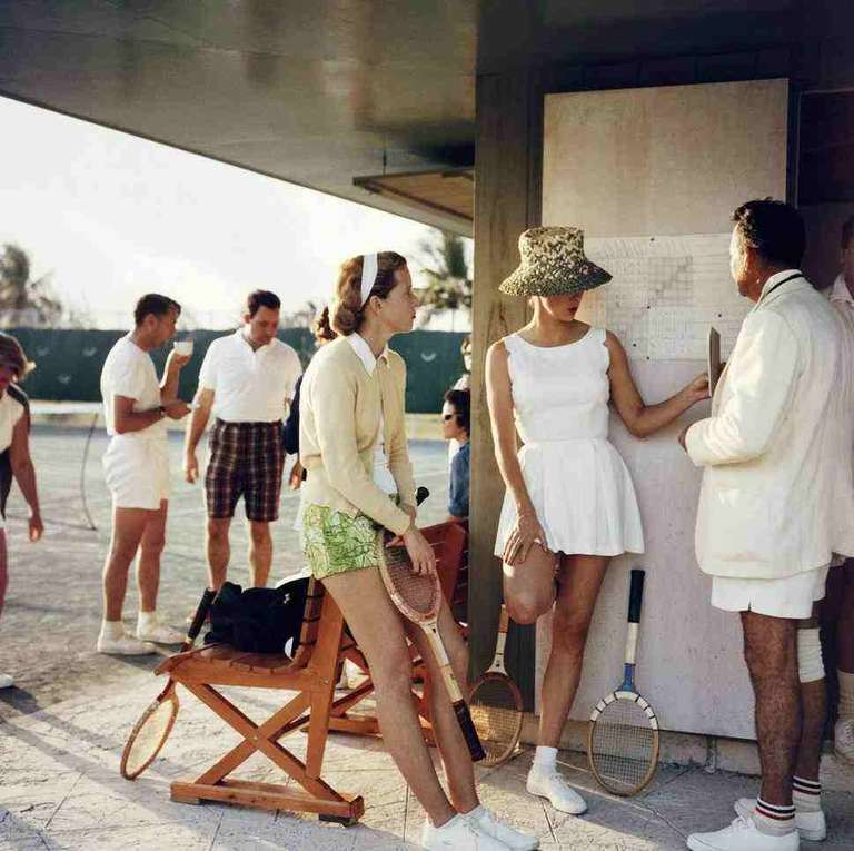 Color Photograph de Slim Aarons - Tenis en las Bahamas