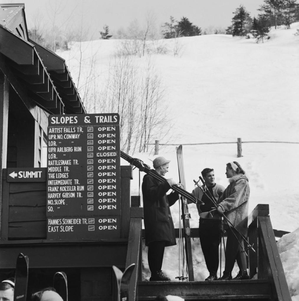 'Three Skiers' 1955

Slim Aarons Limited Edition Estate Print - Oversize

Three skiers in New Hampshire, 1955. A sign near them lists the local slopes and trails.

(Photo by Slim Aarons)


Silver Gelatin Print
Produced from the original