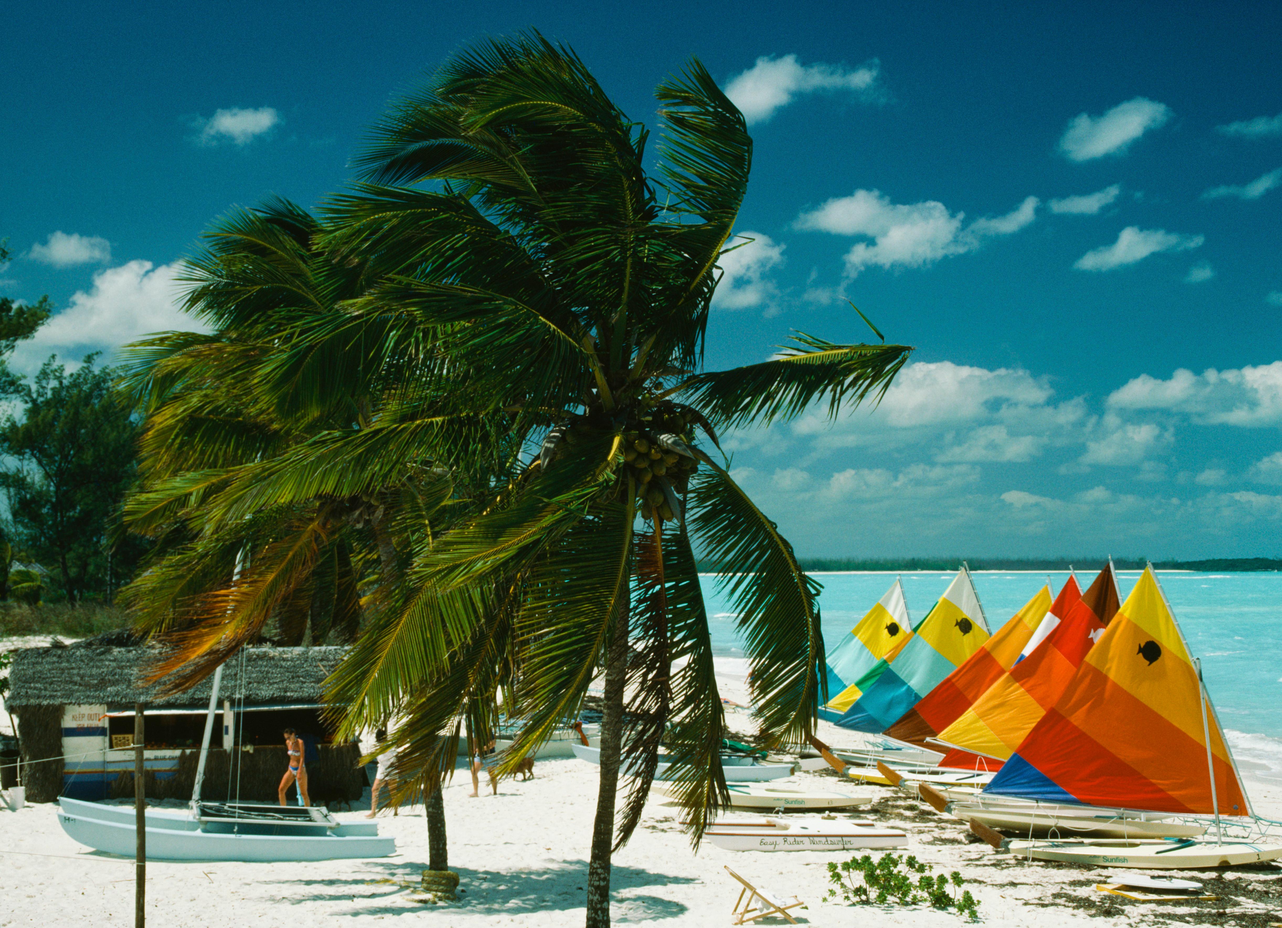 Figurative Photograph Slim Aarons - Treasure Cay