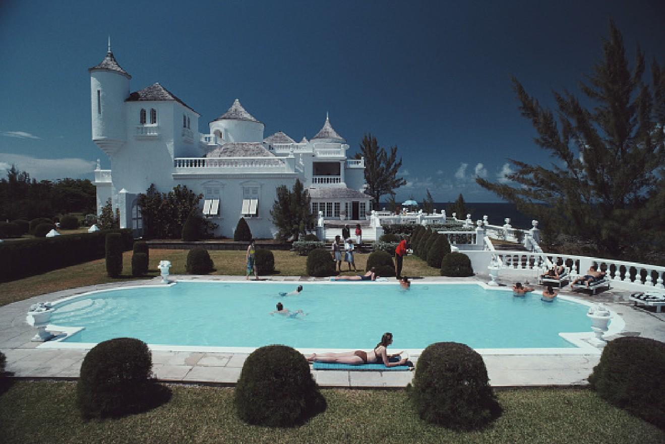 Landscape Photograph di Slim Aarons - Trident, Early Levy's Castle - Edizione limitata con timbro digitale A.I.C.