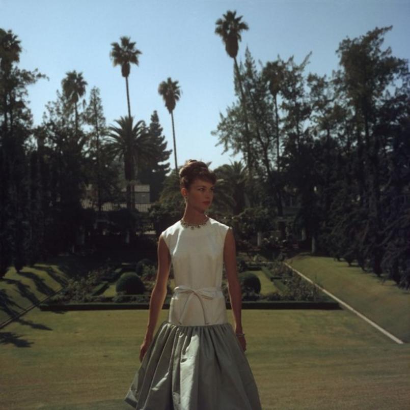 Two-Tone Dress 
1956
by Slim Aarons

Slim Aarons Limited Estate Edition

A woman posing in a formal garden wearing a long, sleeveless, two-tone dress with a decorative bow at the waist, San Diego, California, October 1956.

unframed
c type