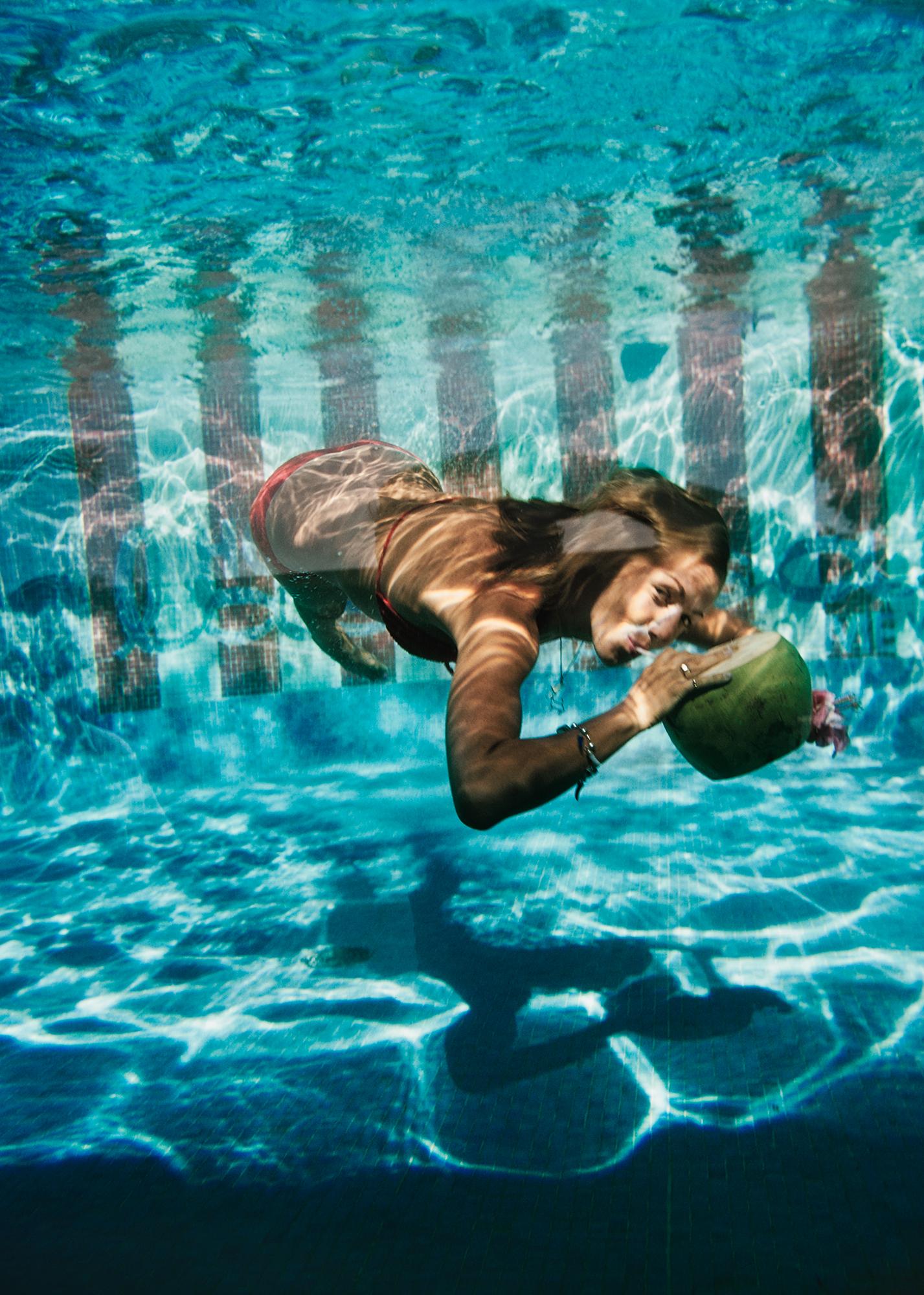 Slim Aarons Figurative Photograph - Underwater Drink, Las Brisas, Estate Edition, Acapulco, Mexico, early 1970s