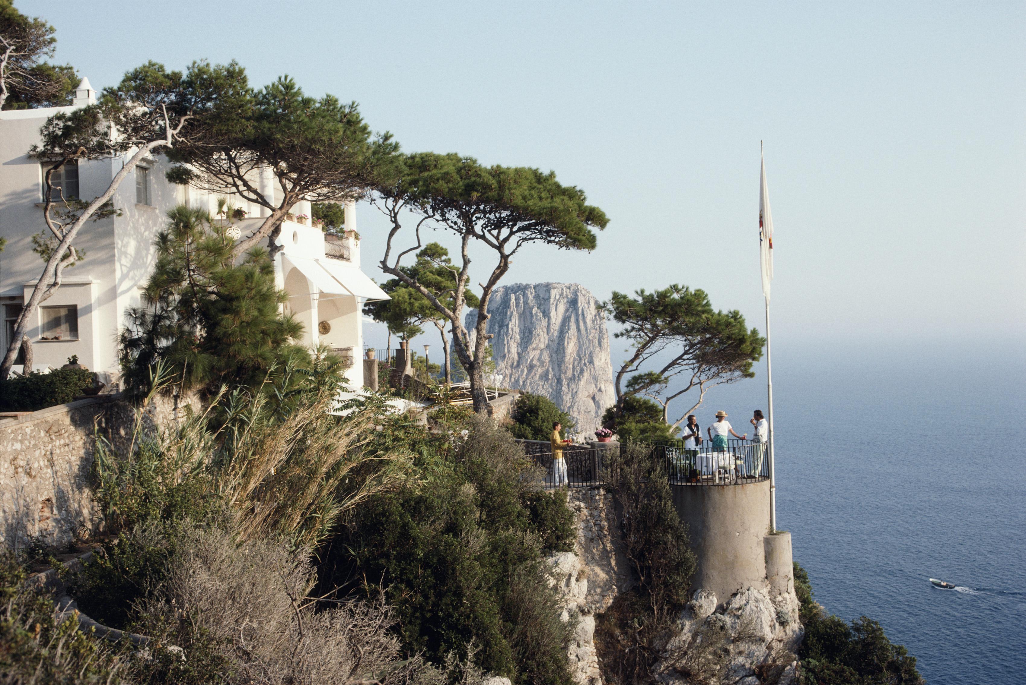 Slim Aarons Color Photograph – Unghia Marina, Nachlass Edition