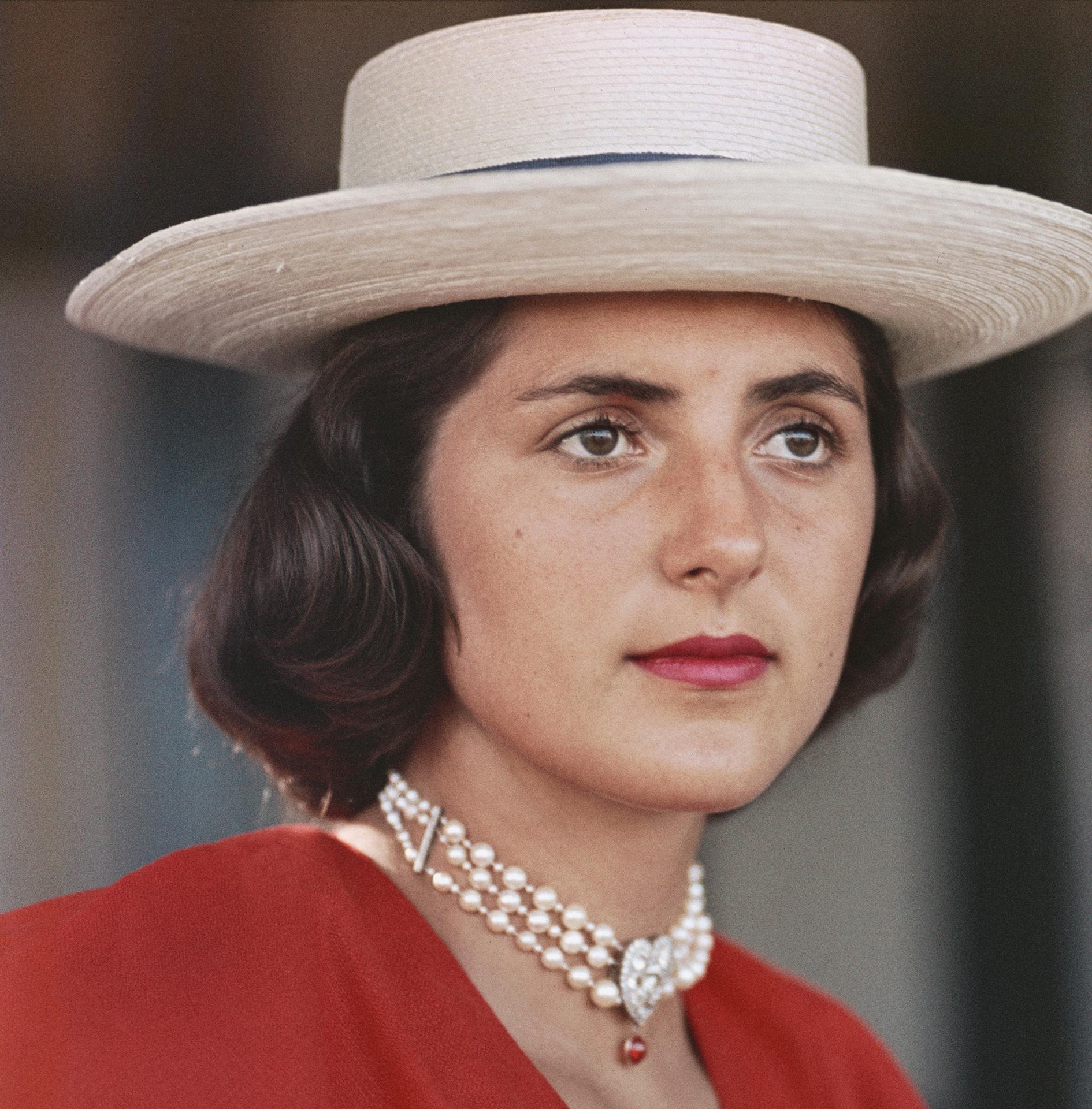 Ursula Pacelli, Édition de succession - Marron Color Photograph par Slim Aarons