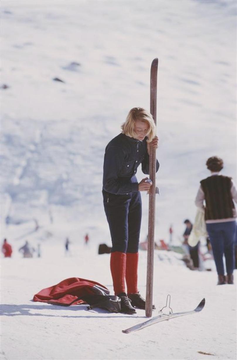 Esquiador de Verbier 
1964
por Slim Aarons

Slim Aarons Edición Limitada Estate

Una esquiadora rubia en las pistas de Verbier, febrero de 1964.

sin enmarcar
c escribir imprimir
impreso 2023
20 × 16 pulgadas - tamaño del papel


Limitado a 150