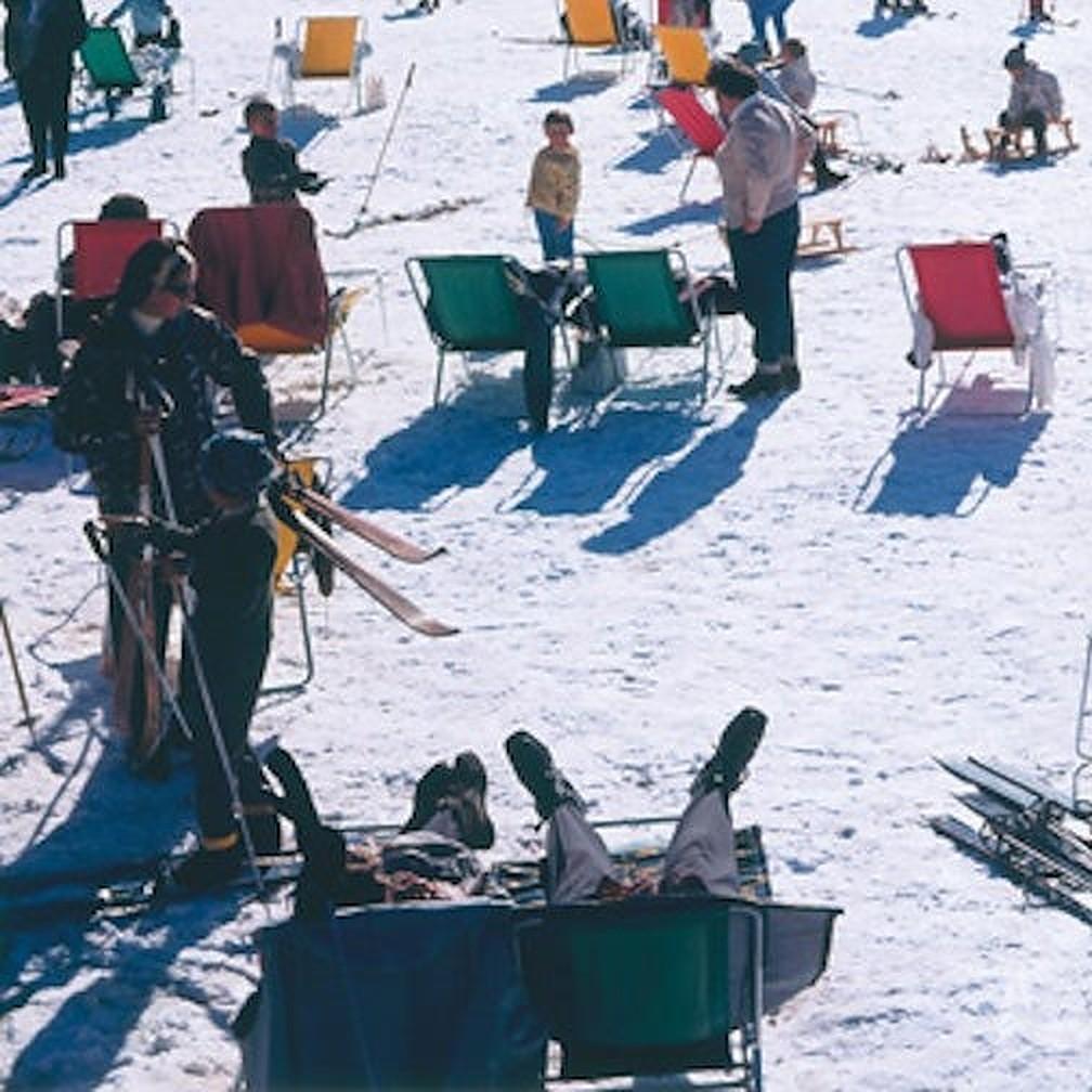 Verbier Vacation, Slim Aarons - Fotografie des 20. Jahrhunderts, Skifahren, Landschaft im Angebot 3
