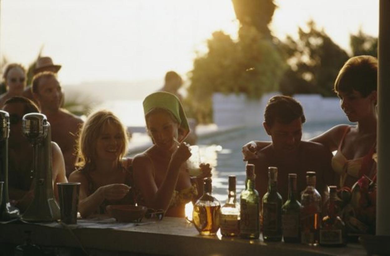 Villa Vera 
1968
by Slim Aarons

printed 2023

Slim Aarons Limited Estate Edition

The bar at the Villa Vera Hotel Spa and Racquet Club in Acapulco, January 1968. 
 
unframed
c type print
20×24″ inches / 51 x 61 cm paper size


Limited to 150 prints