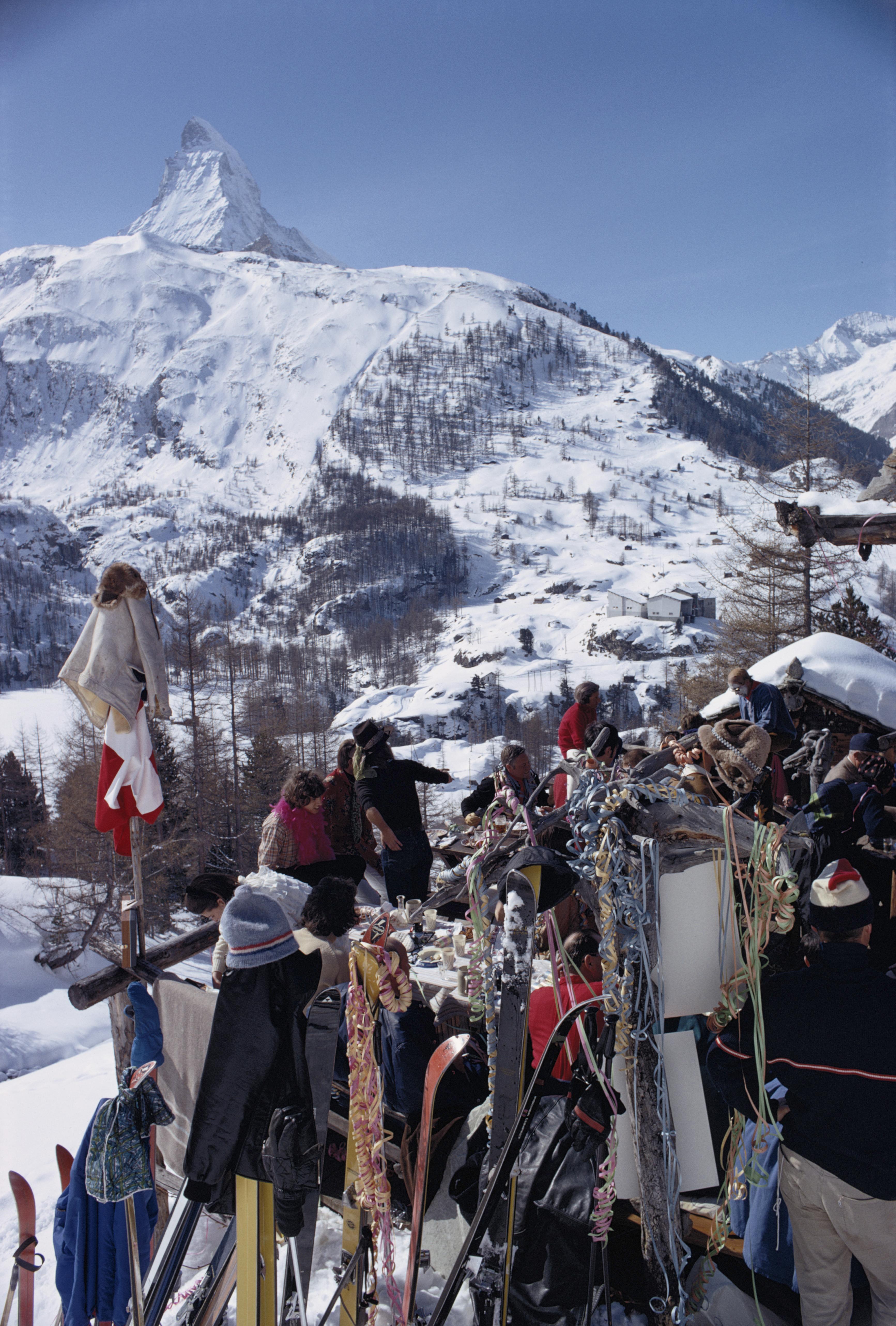 Slim Aarons Color Photograph - Zermatt Skiing, Estate Edition