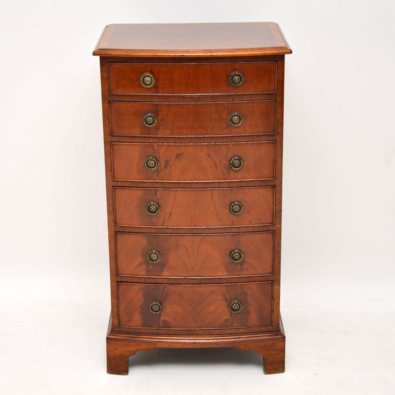 Fine quality small antique mahogany bow fronted chest of drawers in good original condition and with plenty of character. This chest dates from circa 1900s-1920s period. It has nice slim proportions, with six drawers all graduated in depth with
