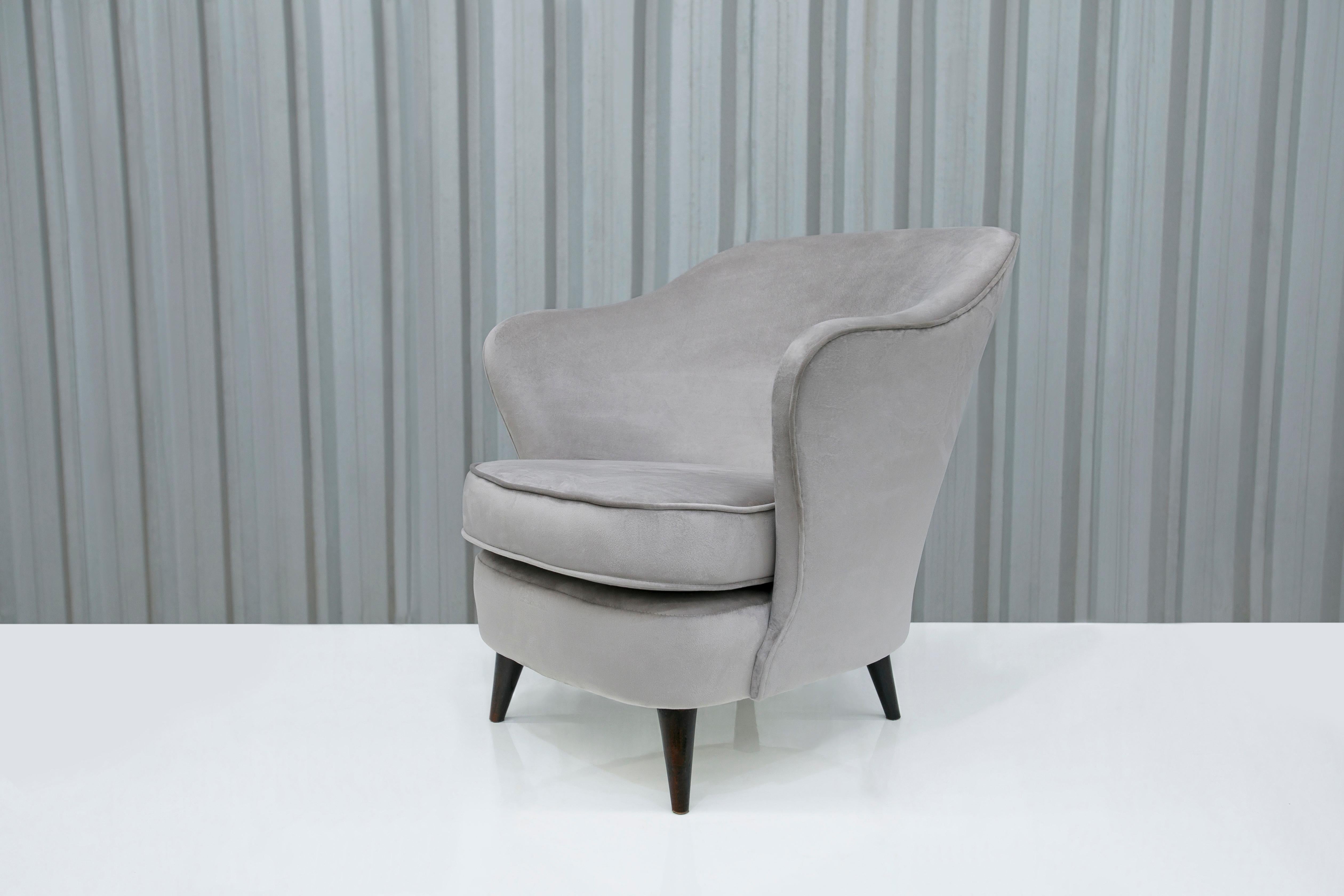 Mid-Century Modern Slim Armchair in Grey Fabric Attributed to  Joaquim Tenreiro, c. 1950s For Sale