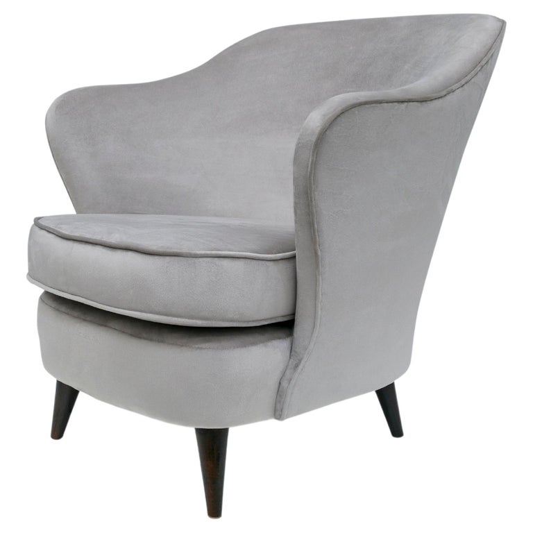 Schlanker Sessel aus grauem Stoff, zugeschrieben Joaquim Tenreiro, ca.  1950er Jahre im Angebot bei 1stDibs