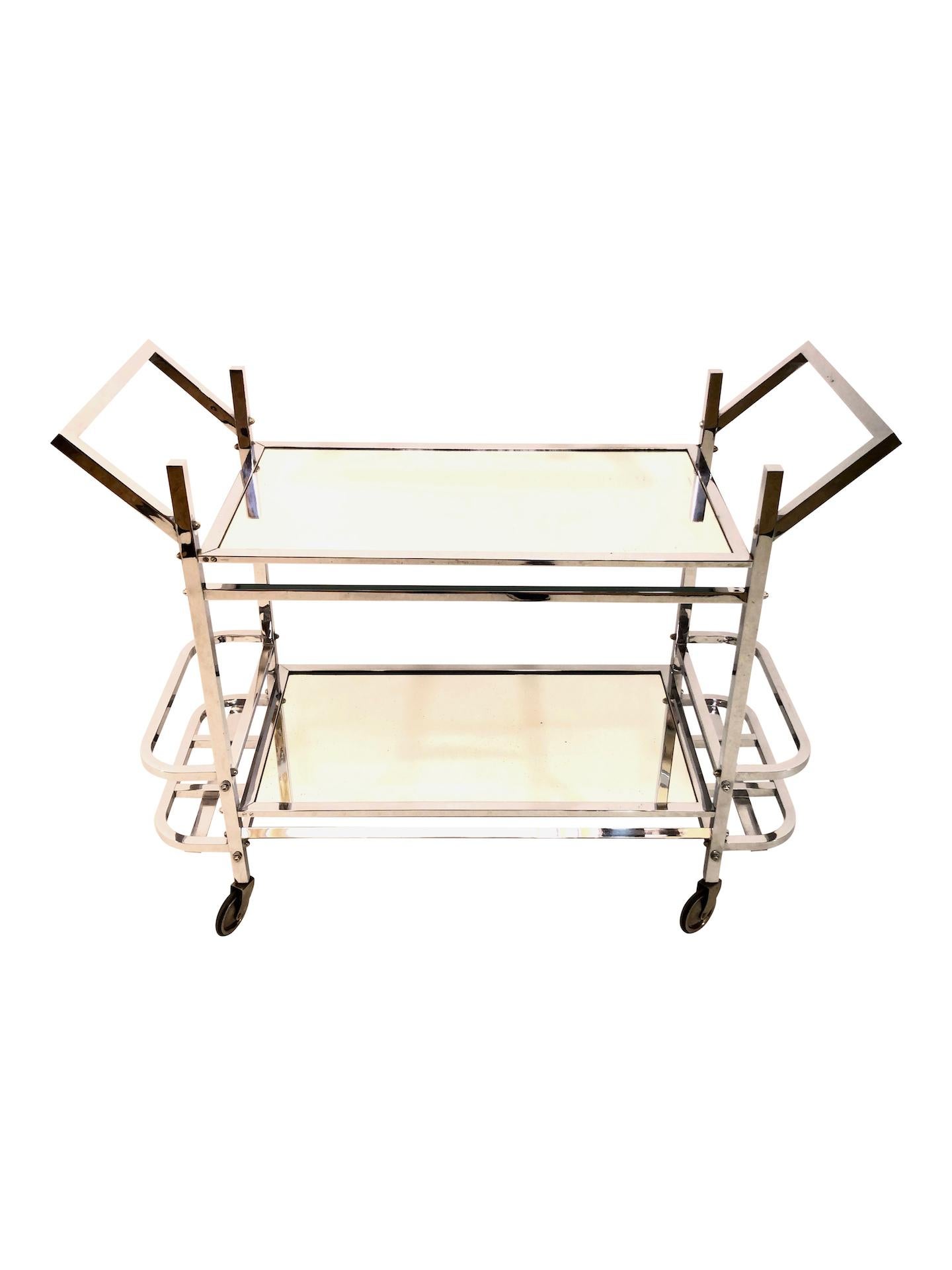 Modernistic Art Deco Bar Trolley / Tea Wagon
Original Chrome 
French Art Deco, 1930s 

Slim model: only 37 cm wide 

Pictures take in a warm lighted ambience. 
Surface is chromed! 