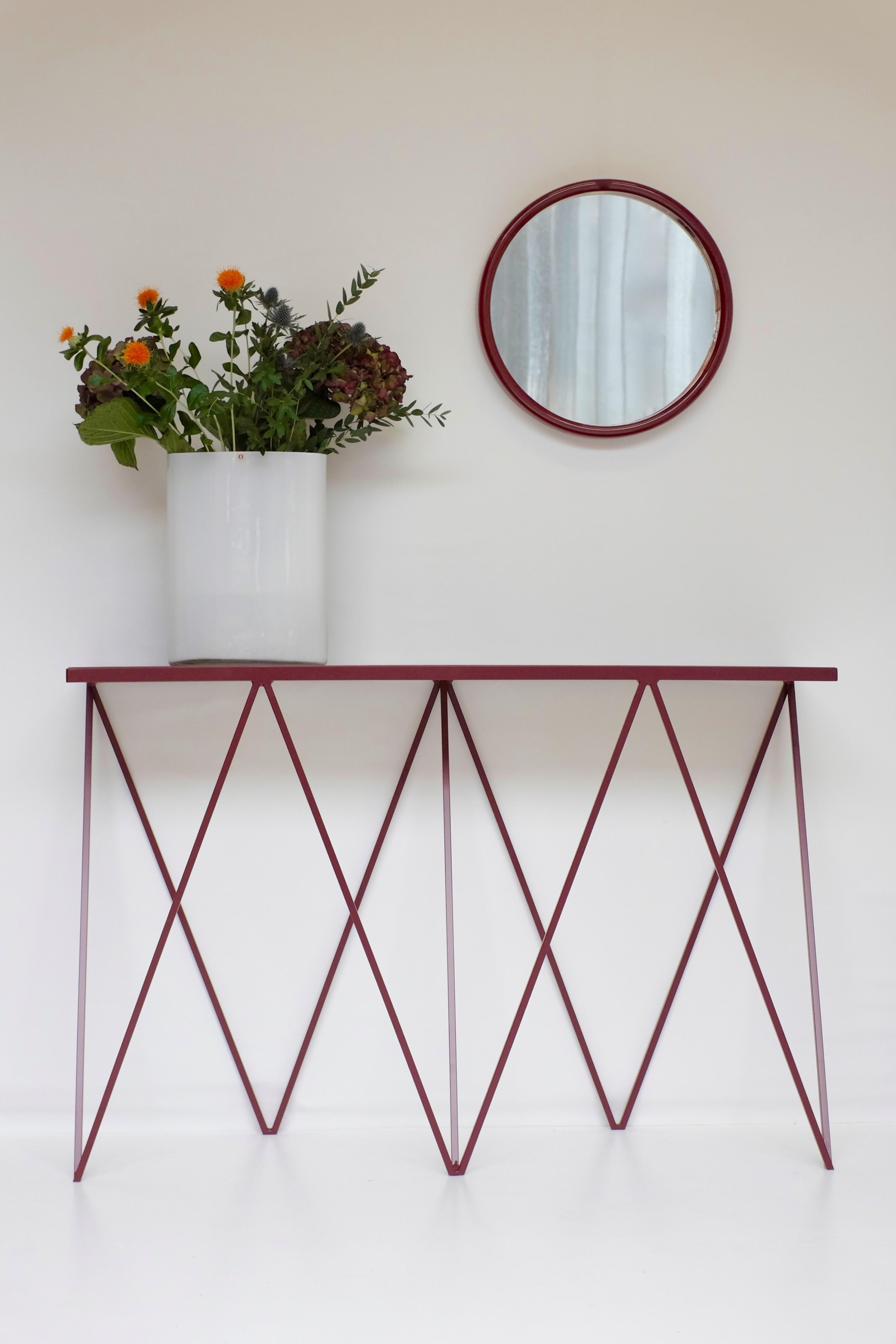 The Giraffe console table is a modern statement piece. The powder-coated steel console table looks stunning is the hallway with a bunch of flowers or as a lamp table in any room. The beauty of the Giraffe console table is that it works both against
