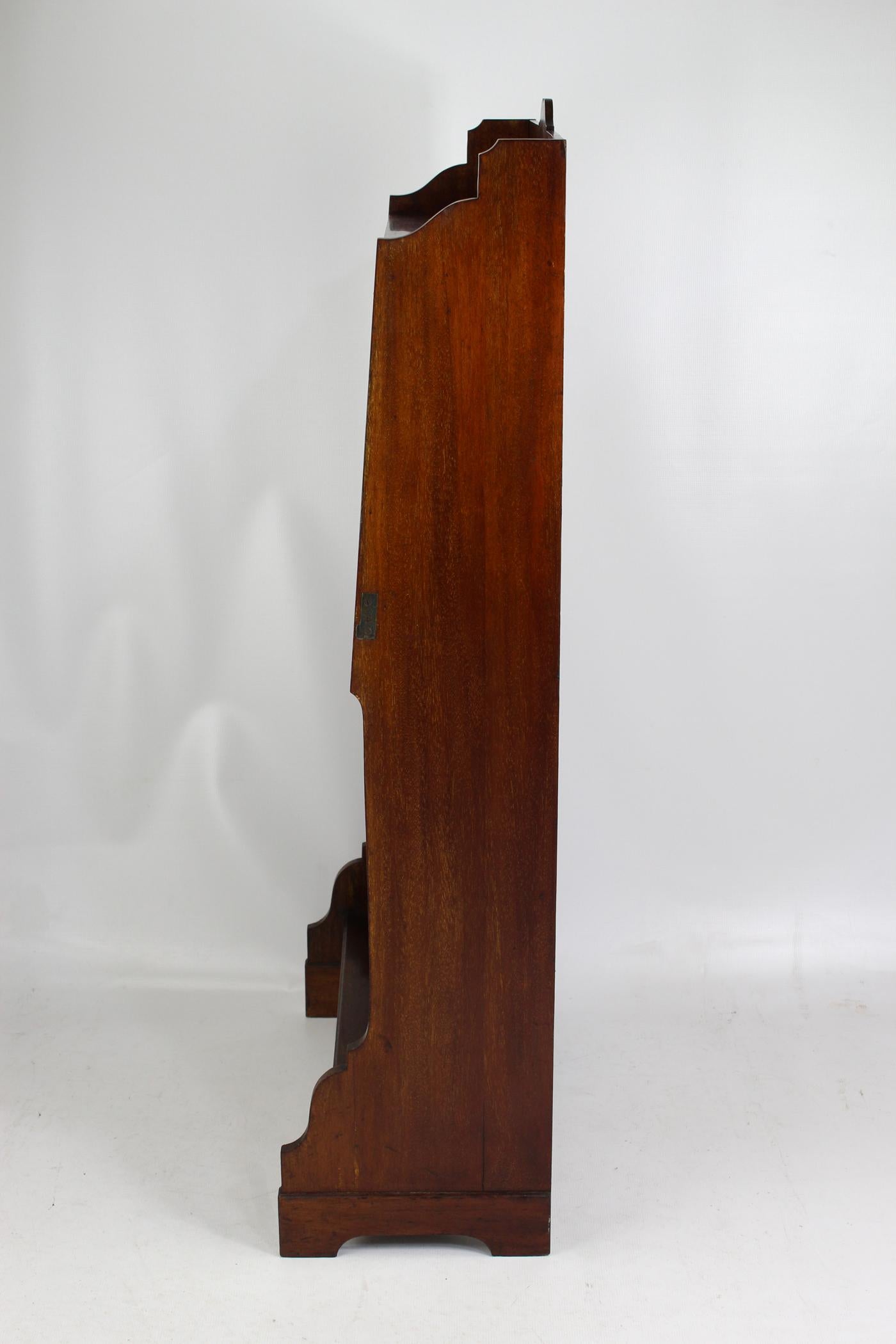 Early 20th Century Slim English Edwardian Arts & Crafts Mahogany Hall Bureau Desk, circa 1905 For Sale