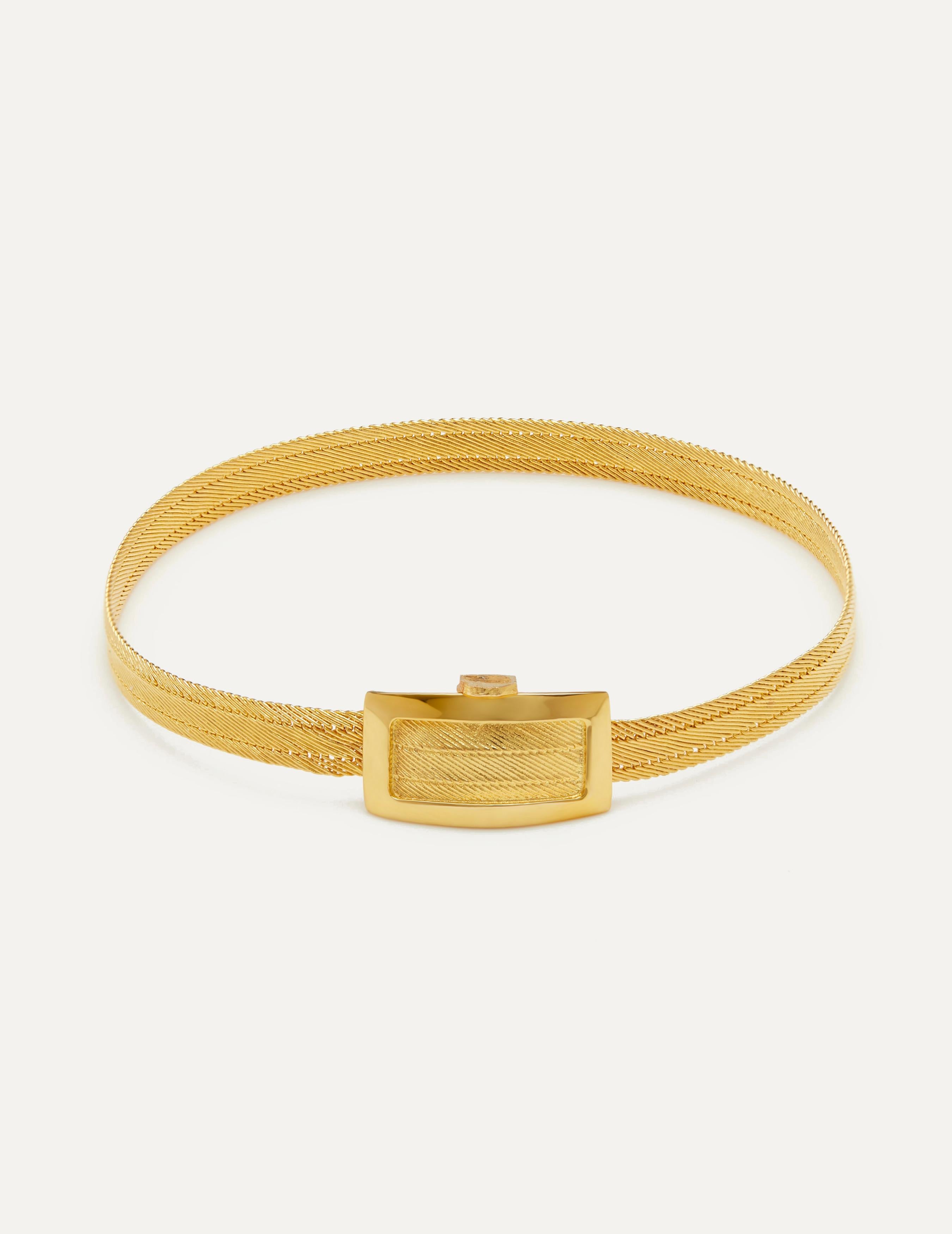 A versatile and timeless piece of jewelry that epitomizes sophistication and luxury. Crafted from high-quality 14k gold, it boasts a perfect balance between elegance and durability. Its desigfeatures a band of gold, which is slim and delicate yet