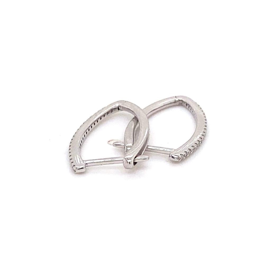 Cerchi a V Slim Huggie 20 mm 0,10 carati di diamanti in oro bianco 14K in vendita 2