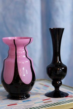 Vaso sottile Mid Century Vintage nero viola scuro lucido, Europa, anni '60