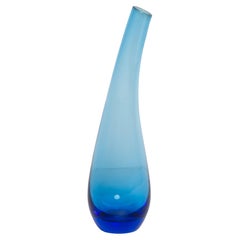 Vaso sottile in vetro blu vintage di metà secolo, Europa, anni
60