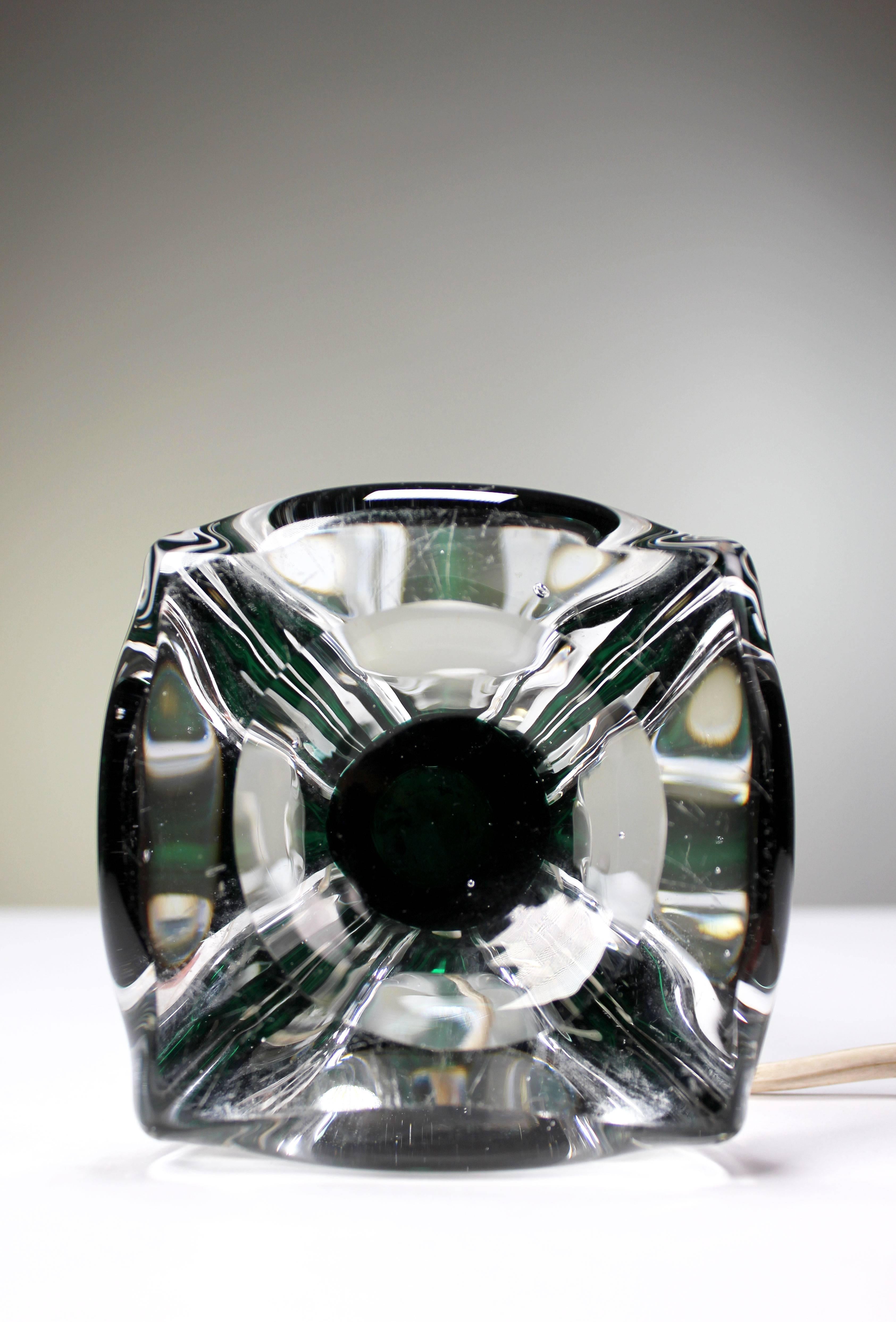 Fait main Paul Kedelv pour Flygsfors Lampe en verre d'art vert des années 1950, Suède en vente