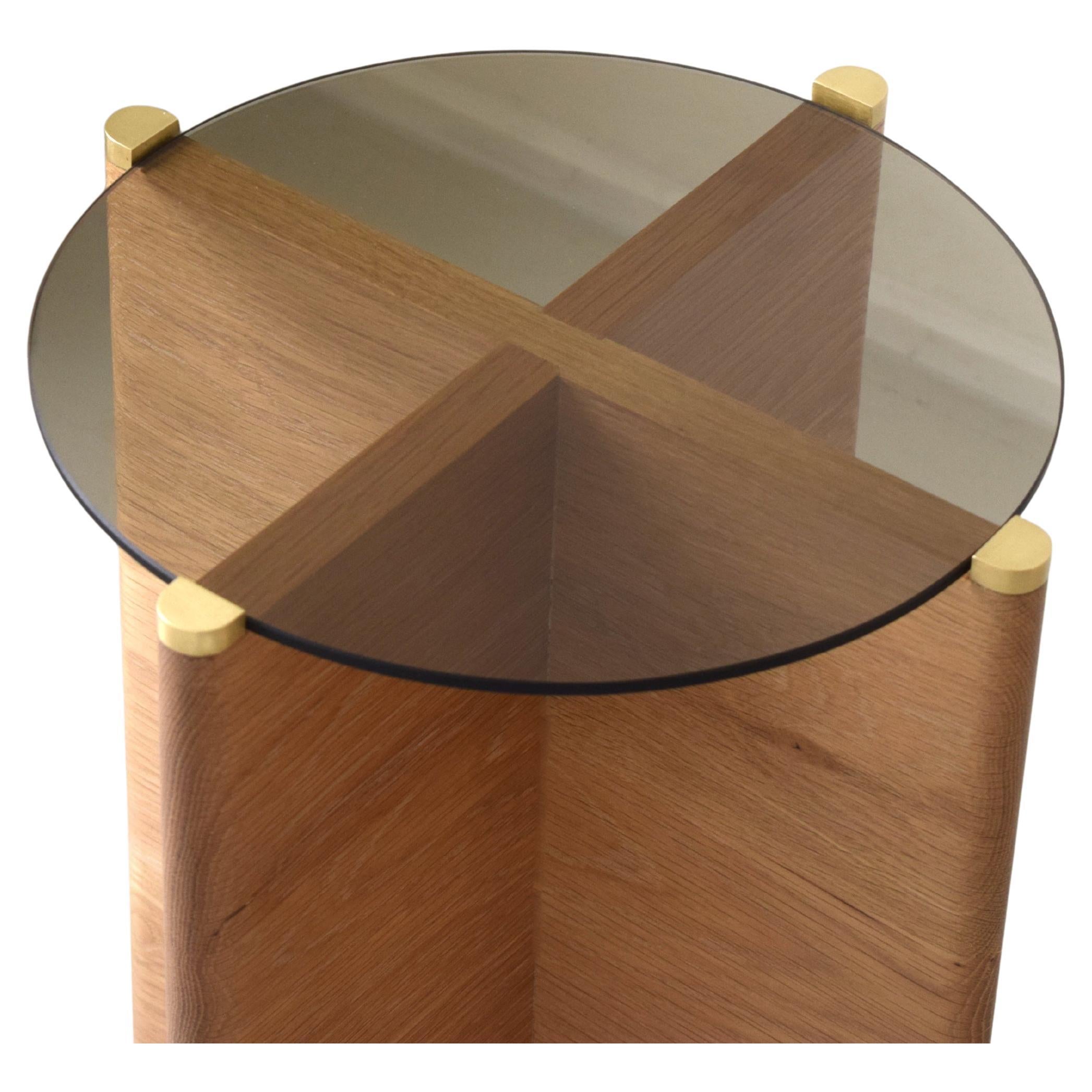 Schlanker Beistelltisch-Glas