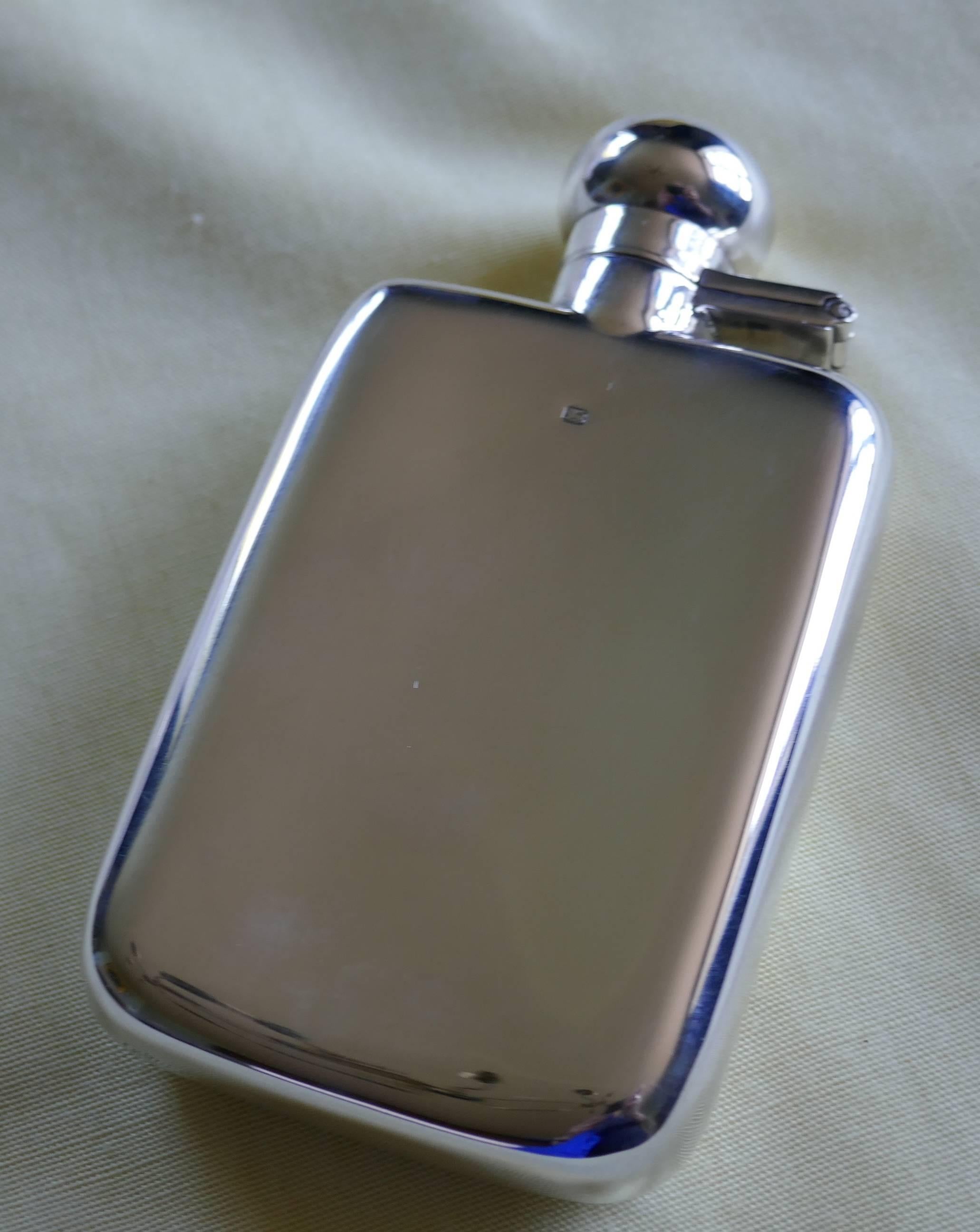 Slim Silver Hallmarked Hip Flask, Robert Pringle & Sons In Good Condition In Chillerton, Isle of Wight