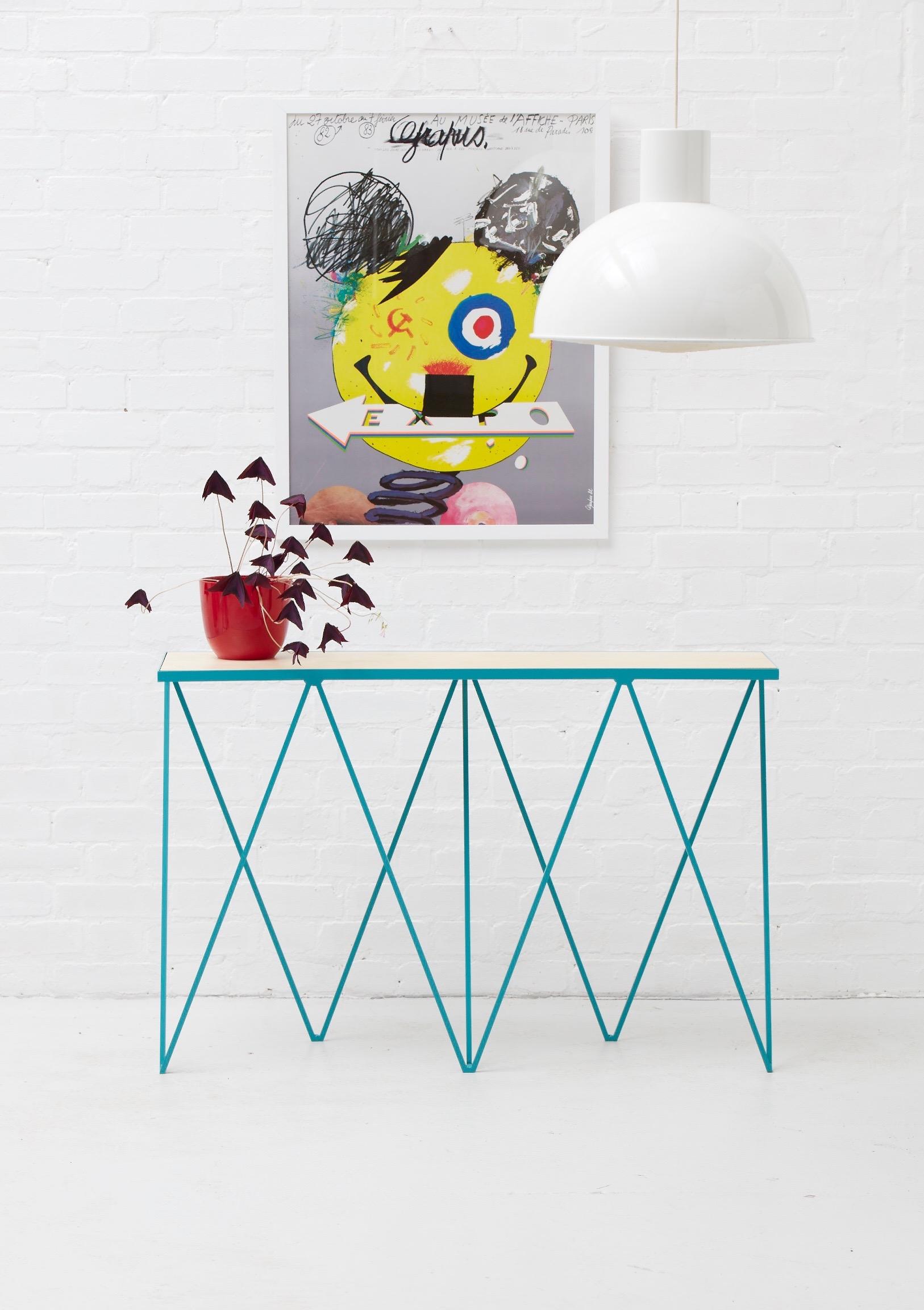 The Giraffe console table is a modern statement piece. The powder-coated steel console table looks stunning is the hallway with a bunch of flowers or as a lamp table in any room. The beauty of the Giraffe console table is that it works both against