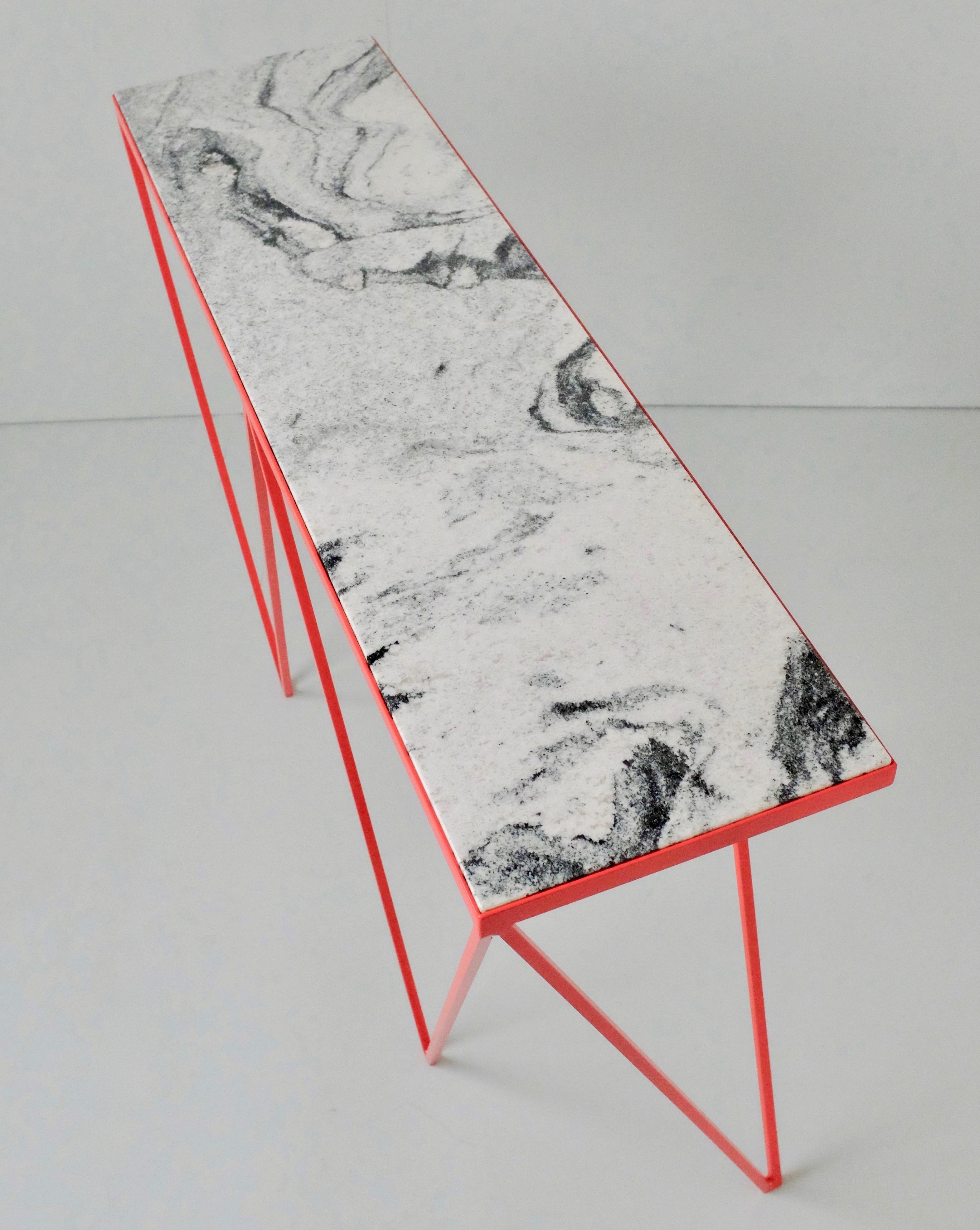 Schlanker Konsolentisch aus weißem Stahl mit Granitplatte / anpassbar im Angebot 6