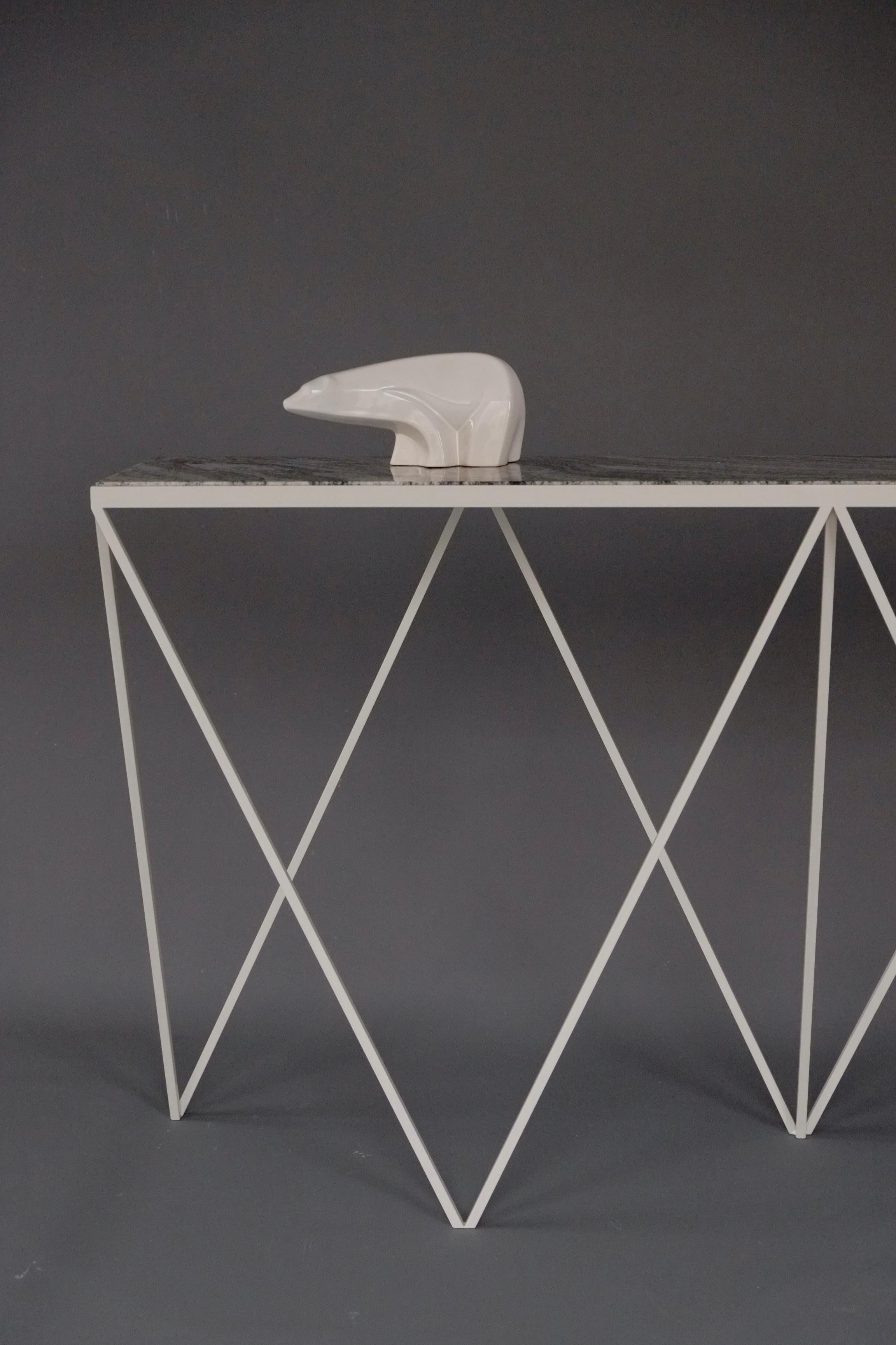 XXIe siècle et contemporain Table console en acier blanc mince avec plateau en granit / personnalisable en vente