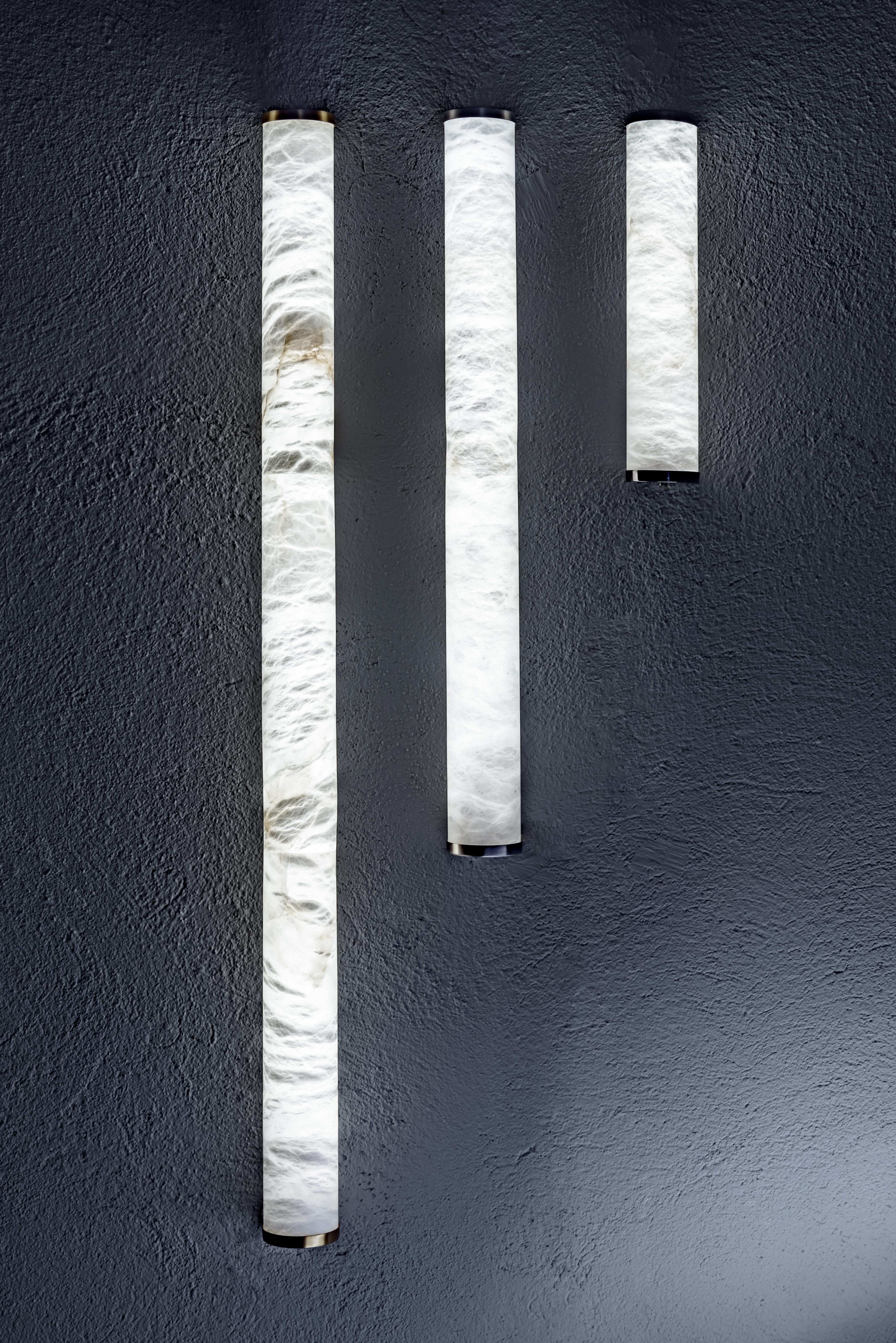 Lámpara de pared Slim WS 96 by United Alabaster
Dimensiones: D 6 x A 96 cm
Materiales: Alabastro, Cobre (Acabado Níquel Negro)
También disponible: Acabados Oro Satinado y Níquel

Todas nuestras lámparas pueden cablearse según cada país. Si se vende