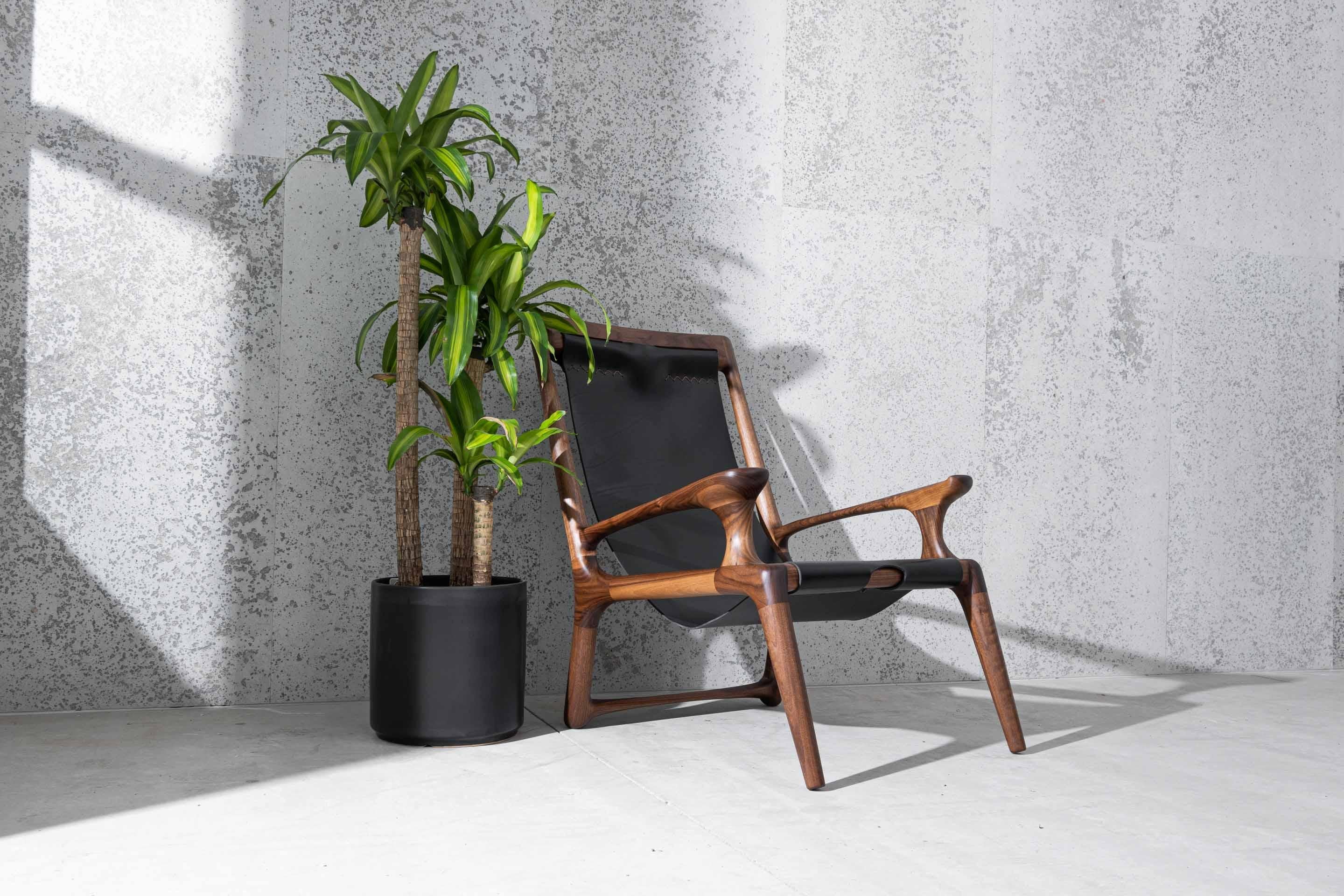 Sling Chair Mod2 aus Leder, Armlehnen verbunden, Loungesessel aus Nussbaumholz + Olivenleder im Angebot 3
