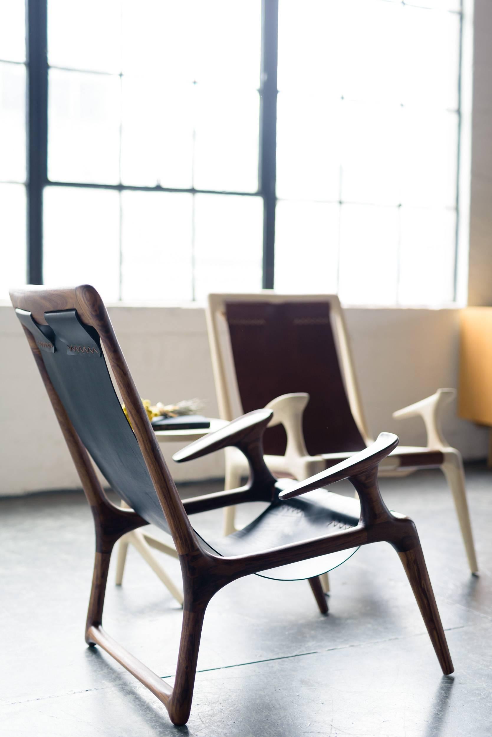Lounge- und Akzent-Sling Chair aus Nussbaumholz und braunem Leder von Fernweh im Angebot 3