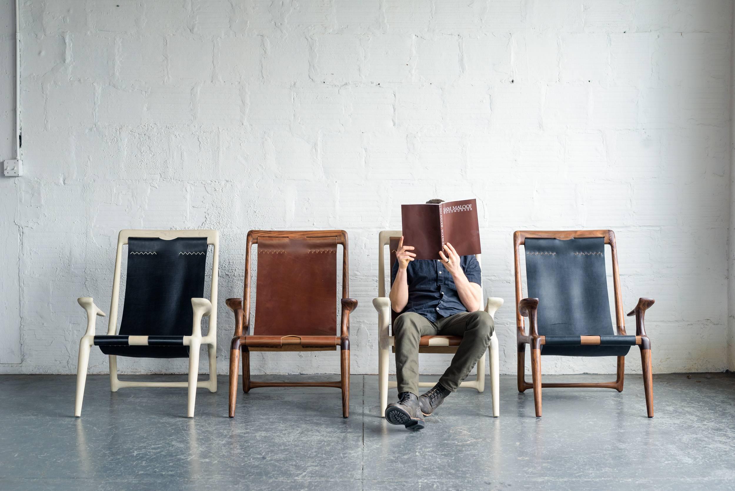 Lounge- und Akzent-Sling Chair aus Nussbaumholz und braunem Leder von Fernweh (amerikanisch) im Angebot