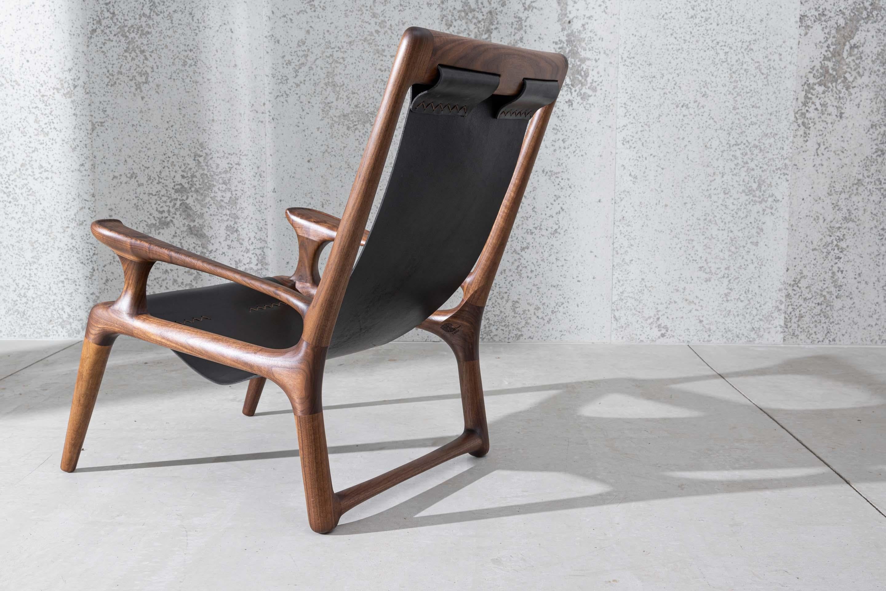 Américain Fauteuil en cuir avec accoudoirs connectés, fauteuil lounge noyer + cuir noir en vente