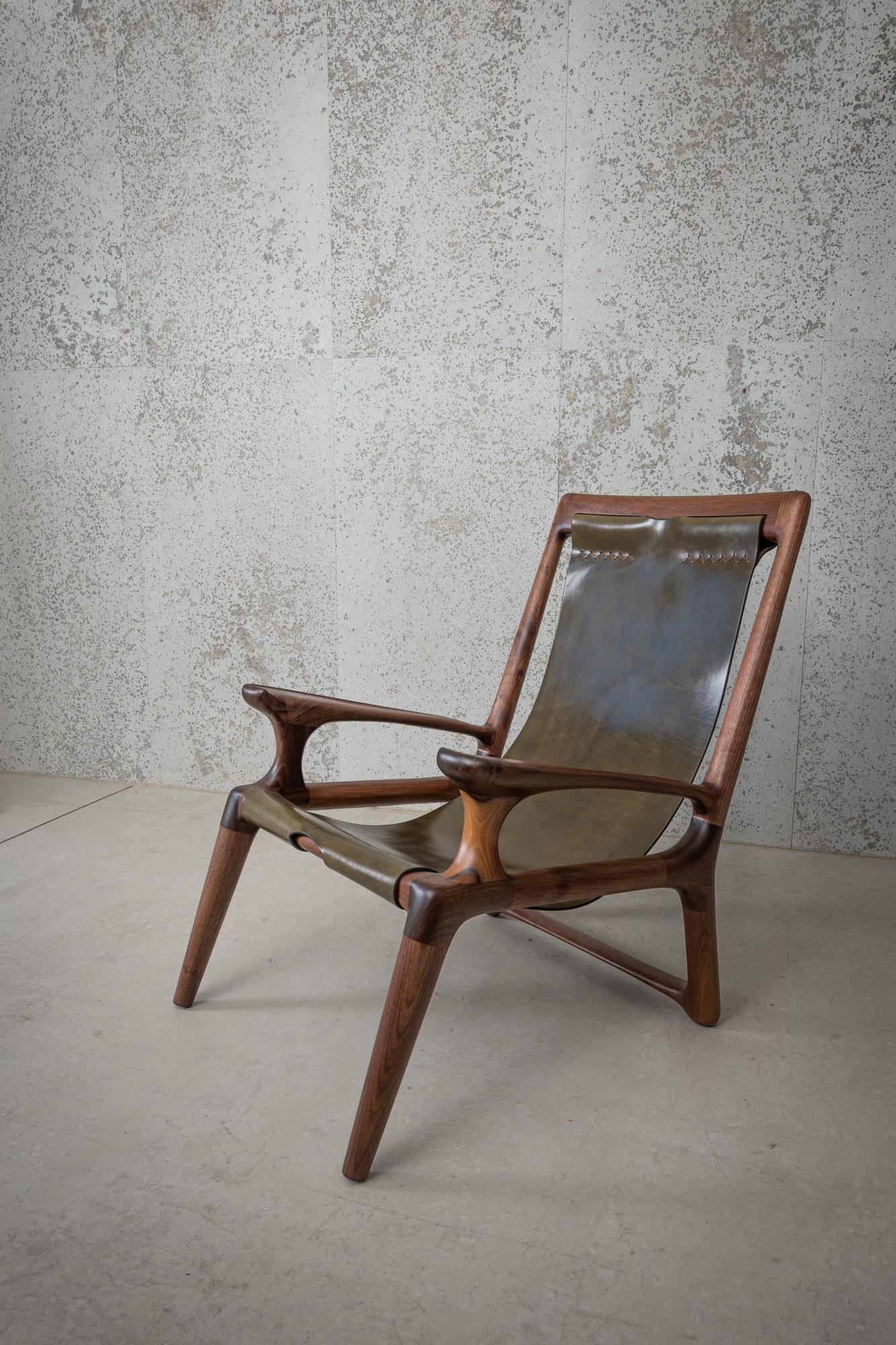 Sling Chair mit Leder, Armlehnen verbunden, Loungesessel aus weißer Esche + olivfarbenem Leder im Angebot 10