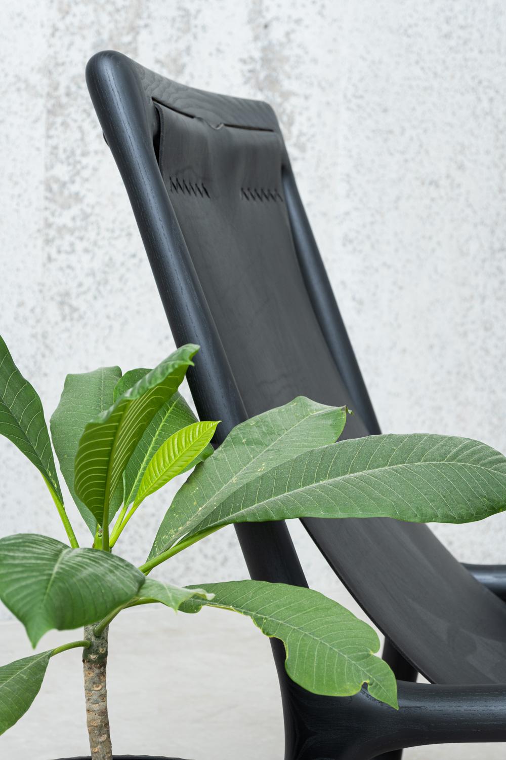 Sling Chair mit Leder, Armlehnen verbunden, Loungesessel aus weißer Esche + olivfarbenem Leder im Angebot 11