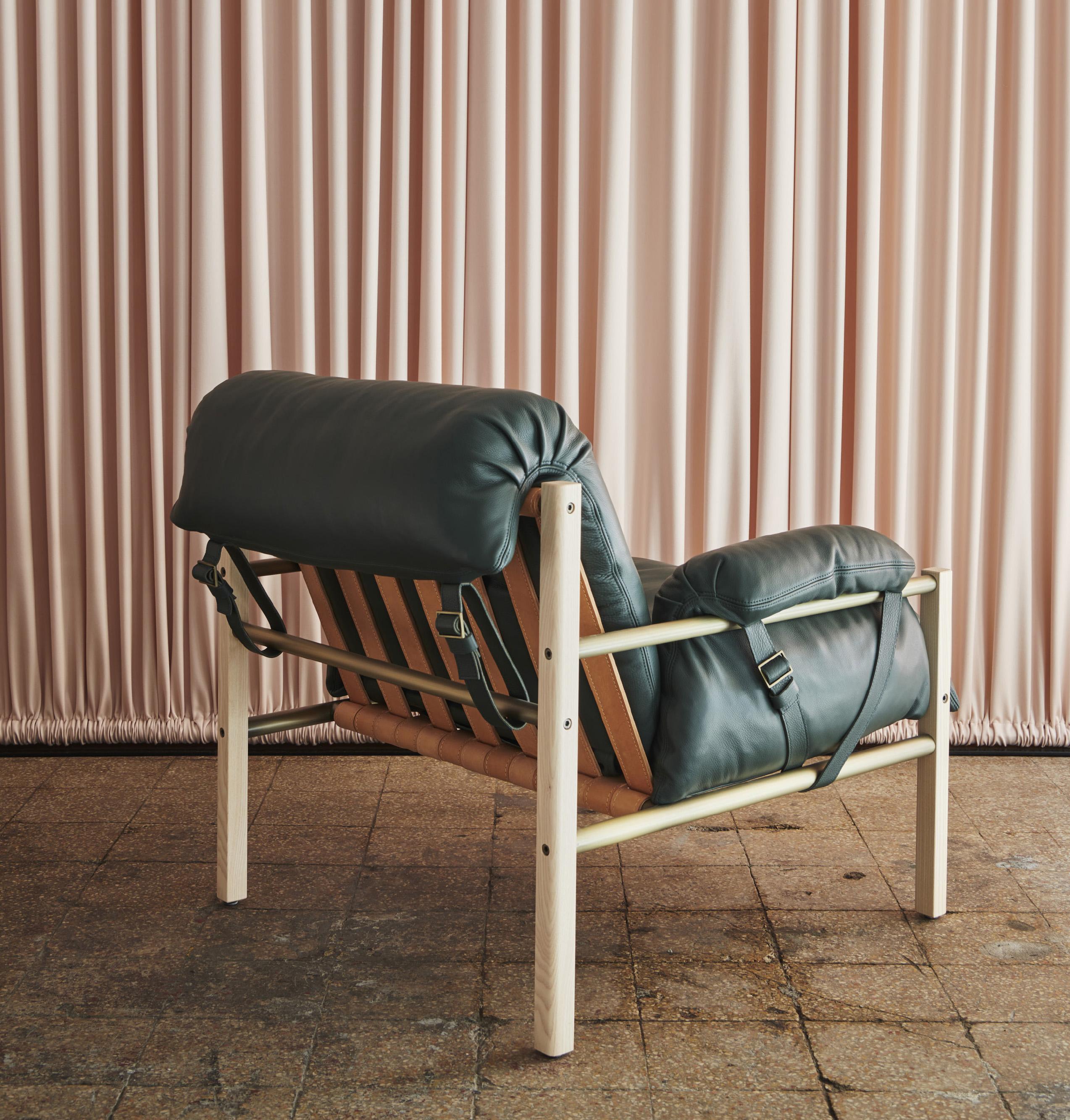 Sling Club Chair aus massivem Walnussholz, Bronze und Leder entworfen von Craig Bassam im Angebot 13