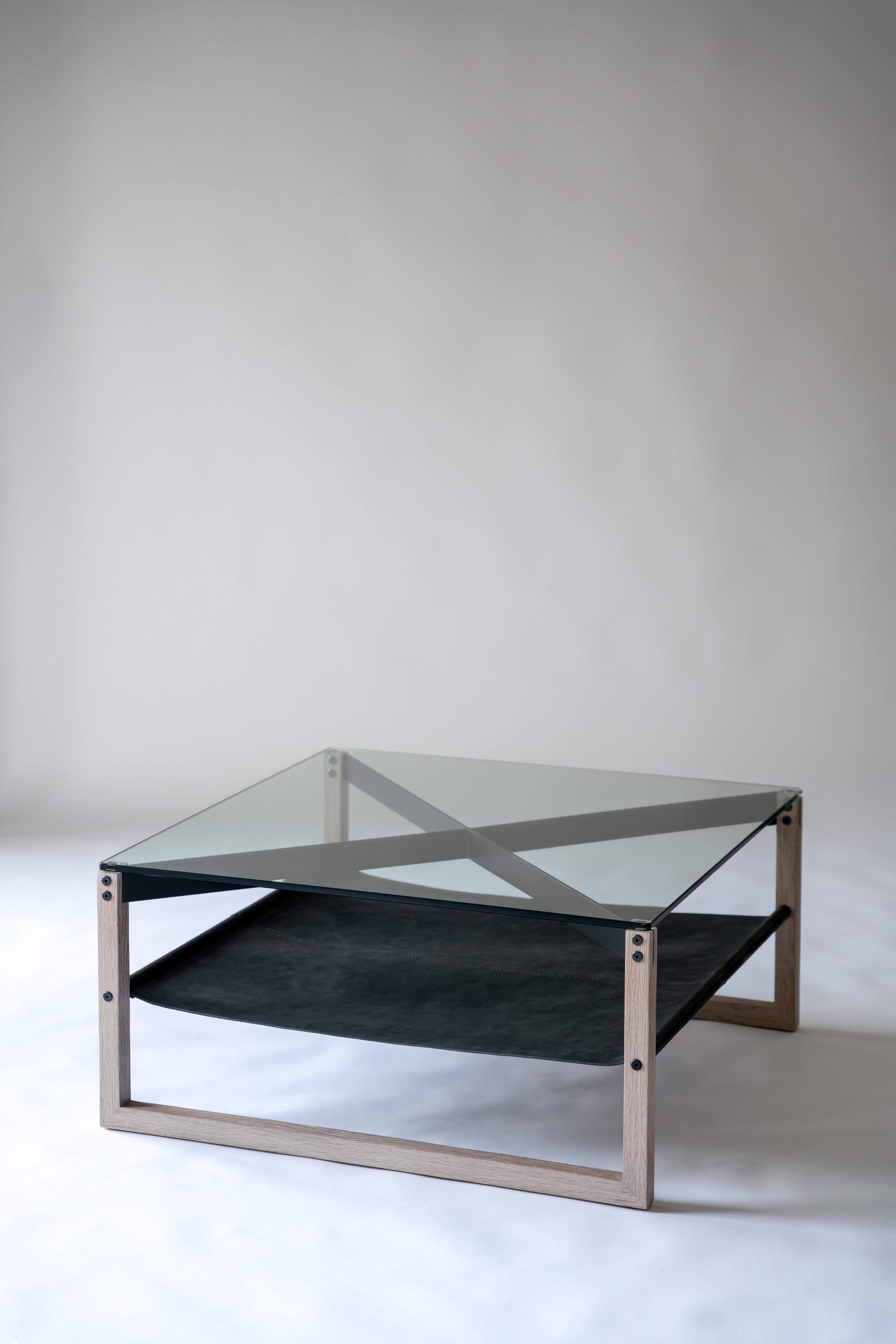 Mesa baja Sling - Roble blanco, cuero y cristal con aluminio pulverizado en venta 2