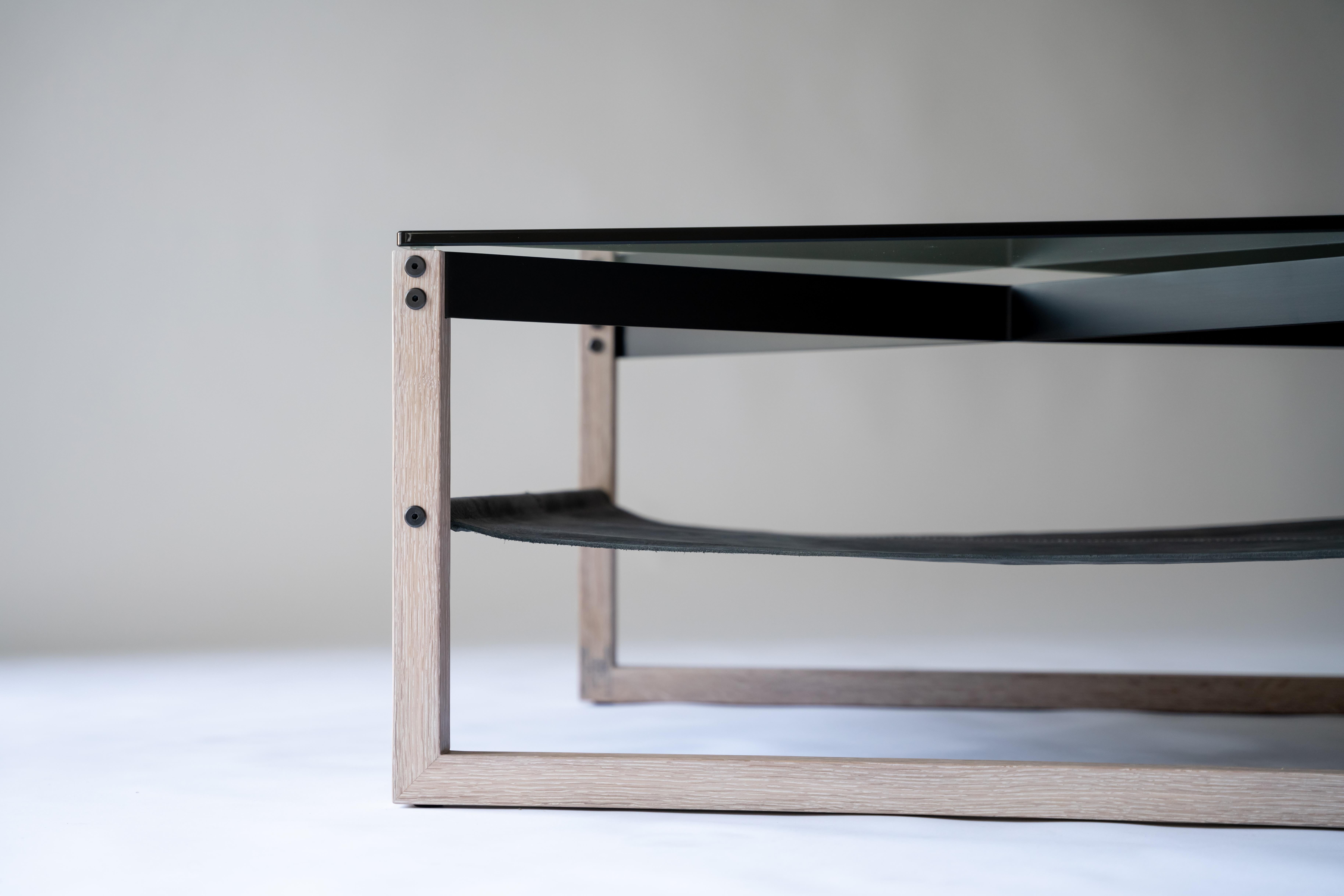 Mesa baja Sling - Roble blanco, cuero y cristal con aluminio pulverizado en venta 3