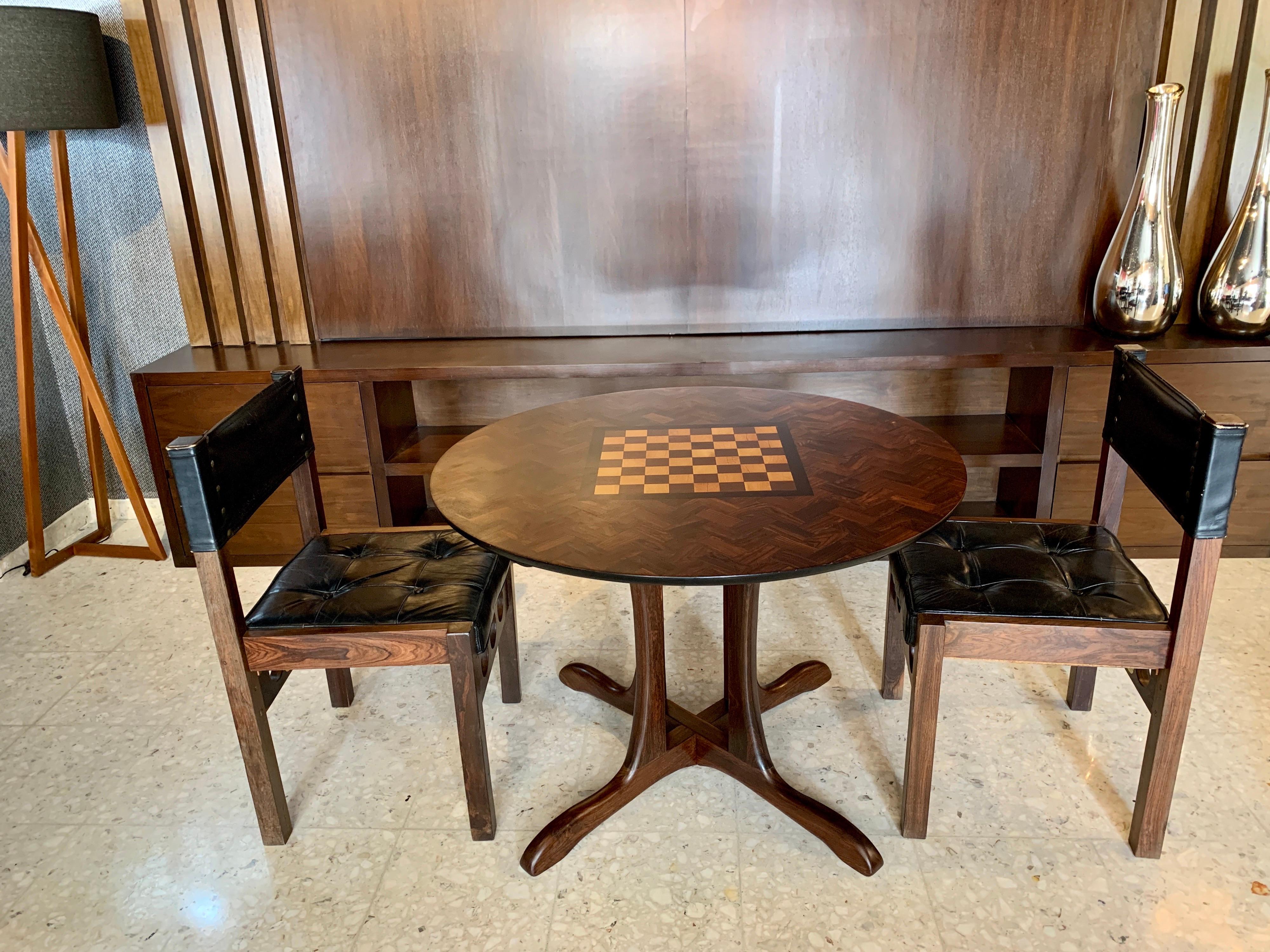 The Sling round tables collection were manufactured in the 1960s and were produced in tropical woods and other local rosewood species as cocobolo and cueramo, the marquetry top were made in three diameters: 39.37, 48 and 59 inches. This table with