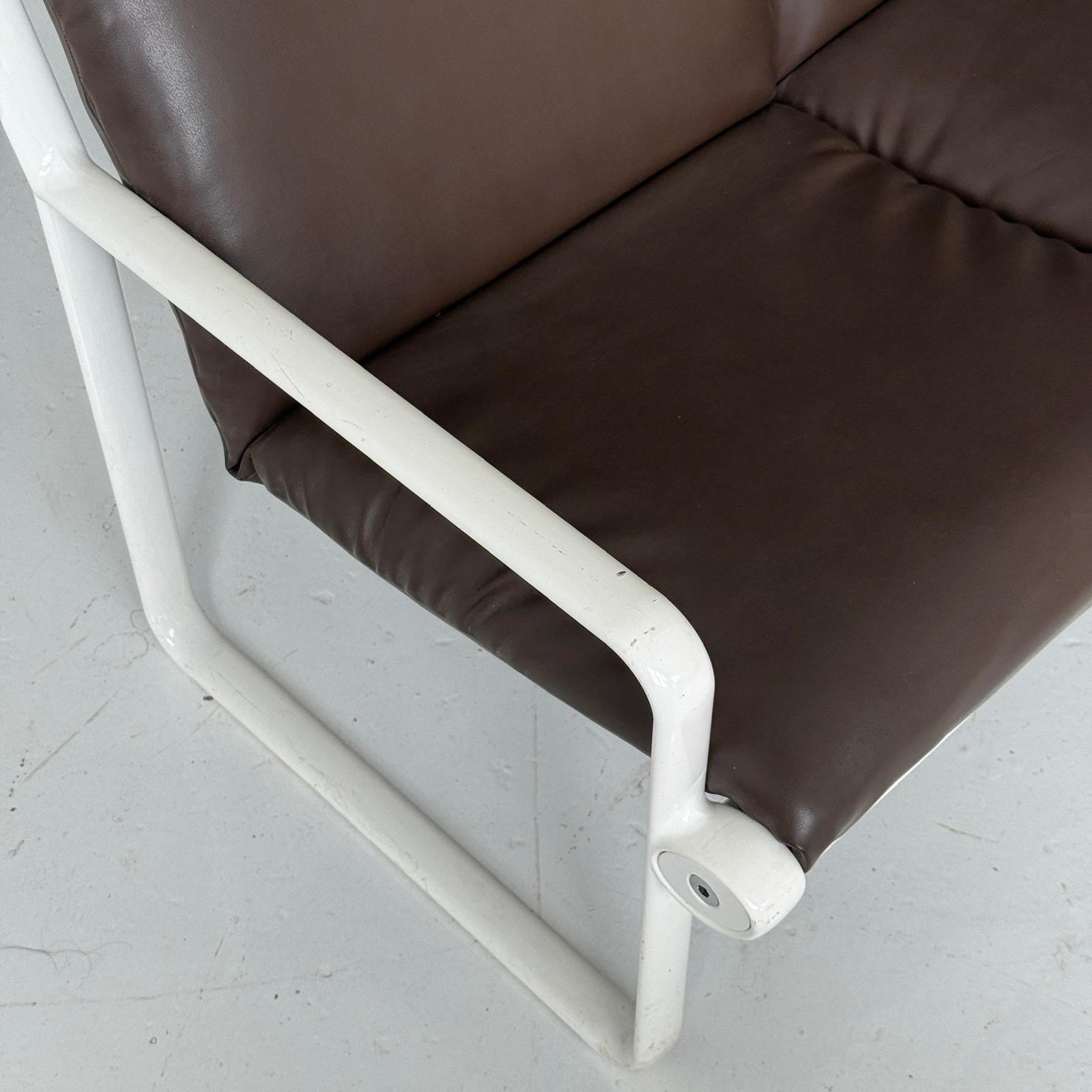 Sling Sofa by Bruce Hannah and Andrew Morrison for Knoll In Good Condition For Sale In Chicago, IL