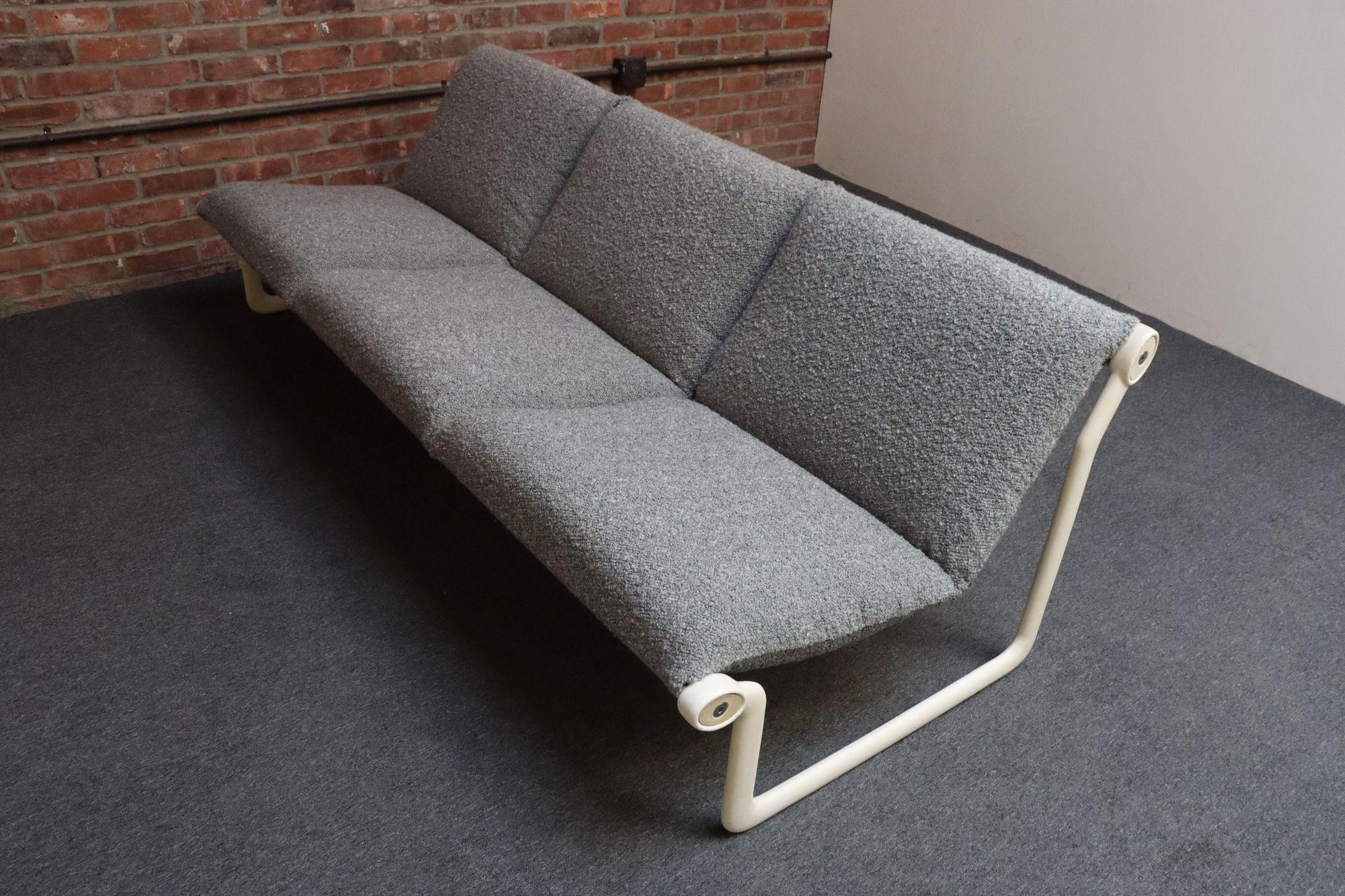 Divano a fionda in acciaio e bouclé di Bruce Hannah & Andrew Morrison per Knoll In condizioni buone in vendita a Brooklyn, NY