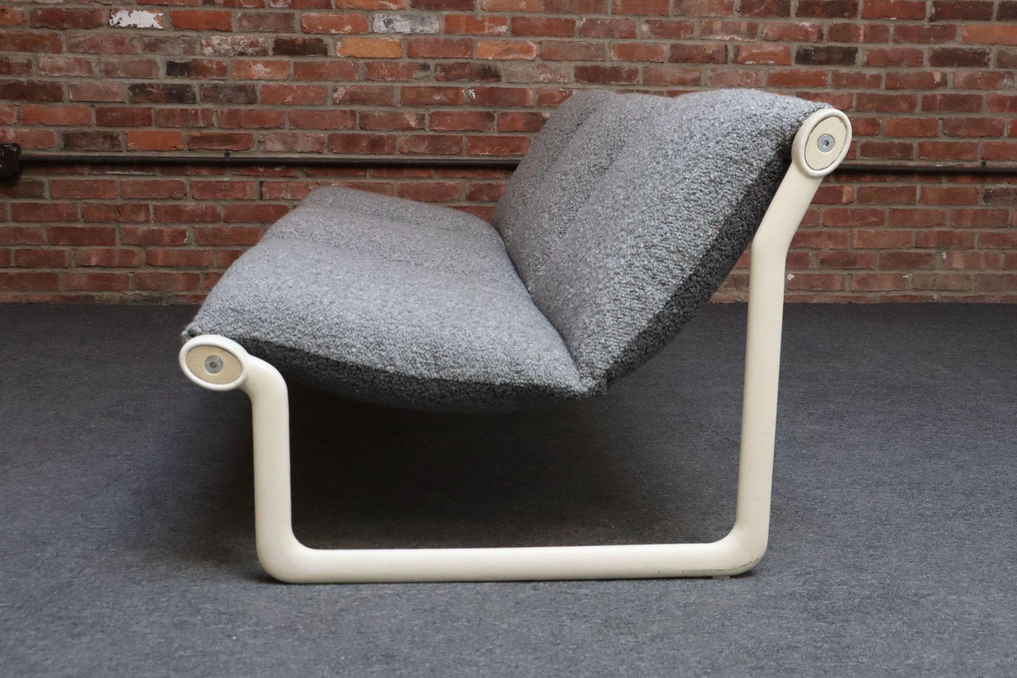 Divano a fionda in acciaio e bouclé di Bruce Hannah & Andrew Morrison per Knoll In condizioni buone in vendita a Brooklyn, NY