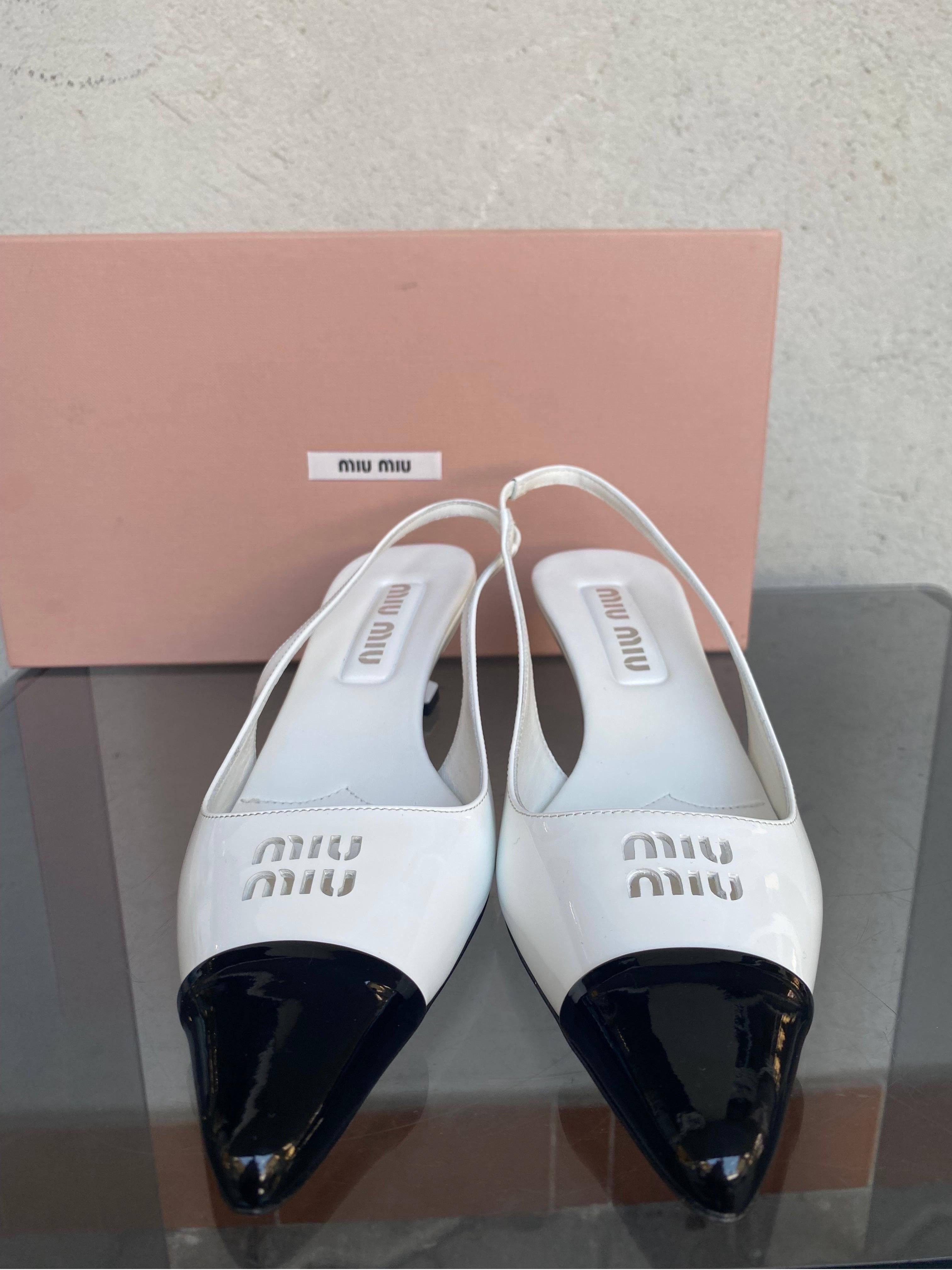 Slingback mules Miu Miu sandalo black & white In Excellent Condition In Carnate, IT